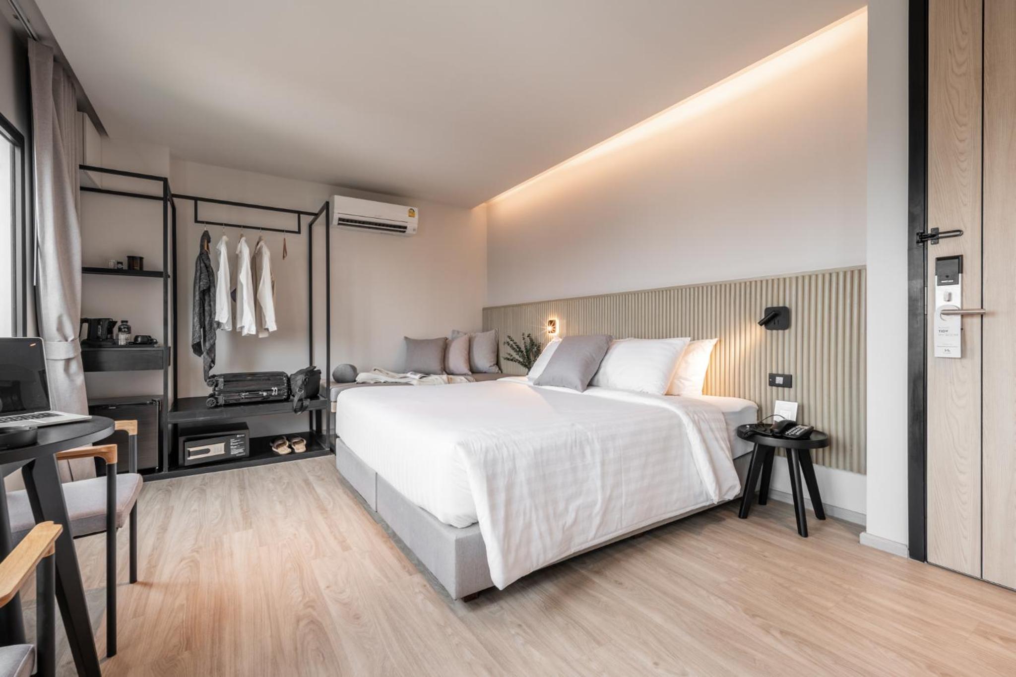 Escape Pano with Balcony