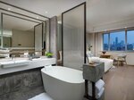 1 King Premium Room в Crowne Plaza Shanghai Nanjing Road