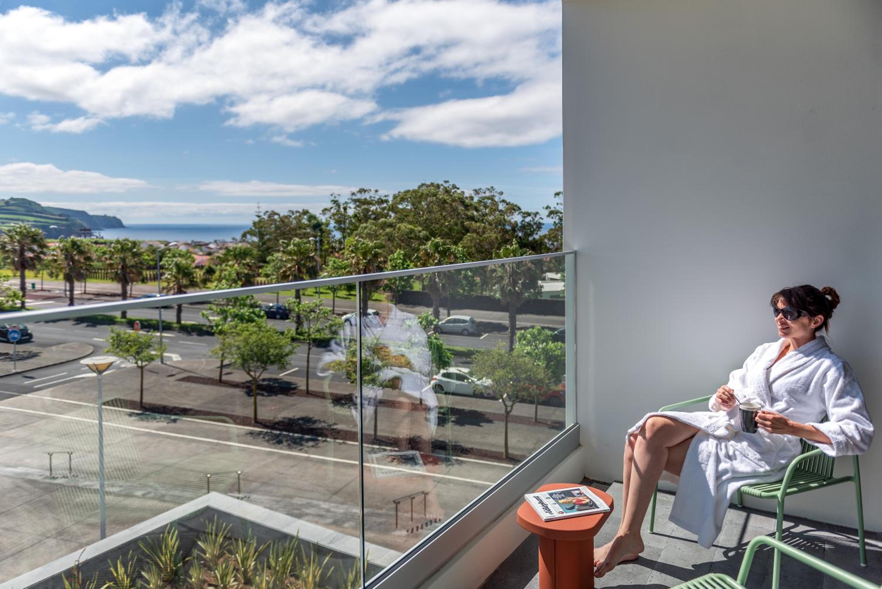 Twin Room with Sea and Mountain View