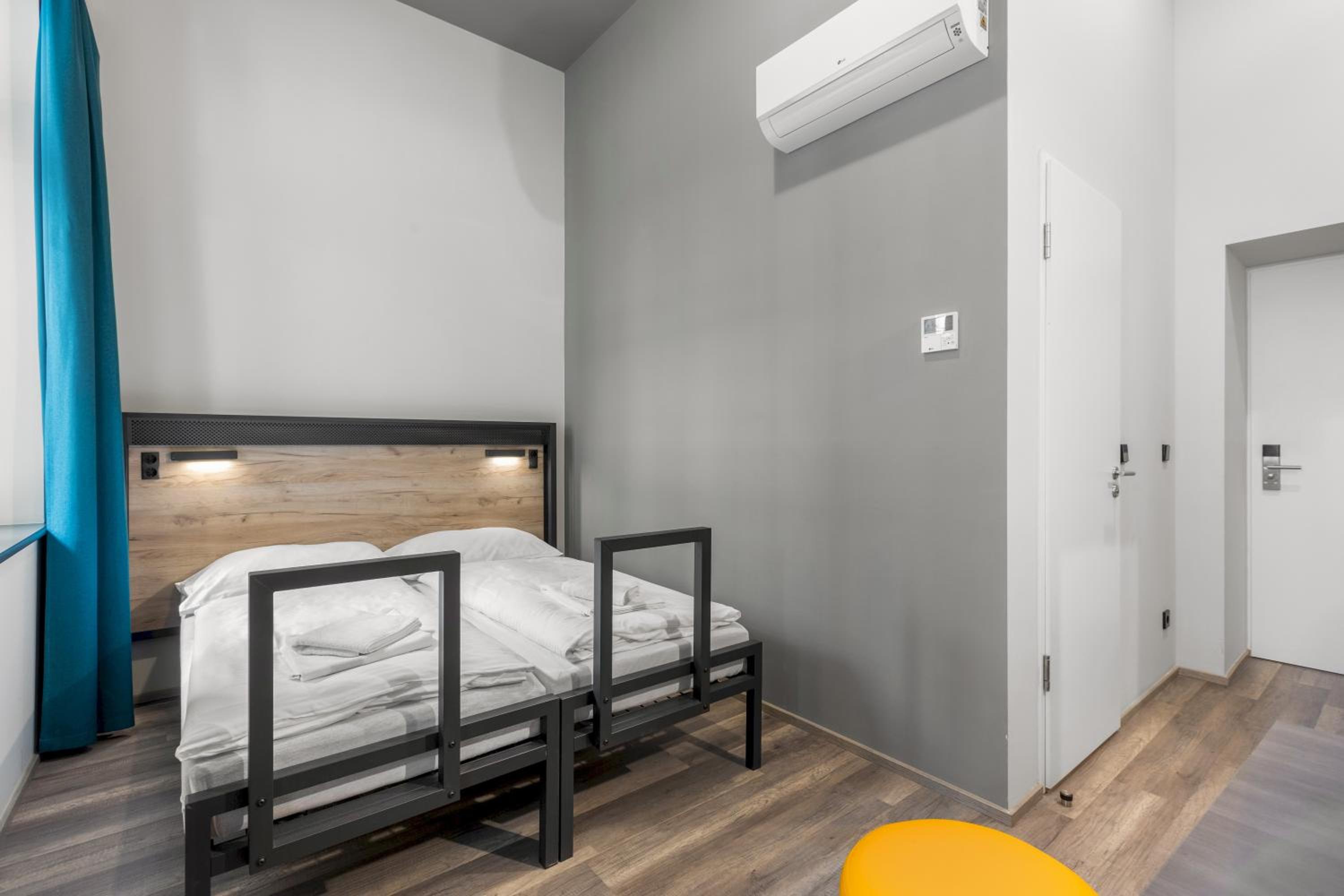 Twin room for Single use