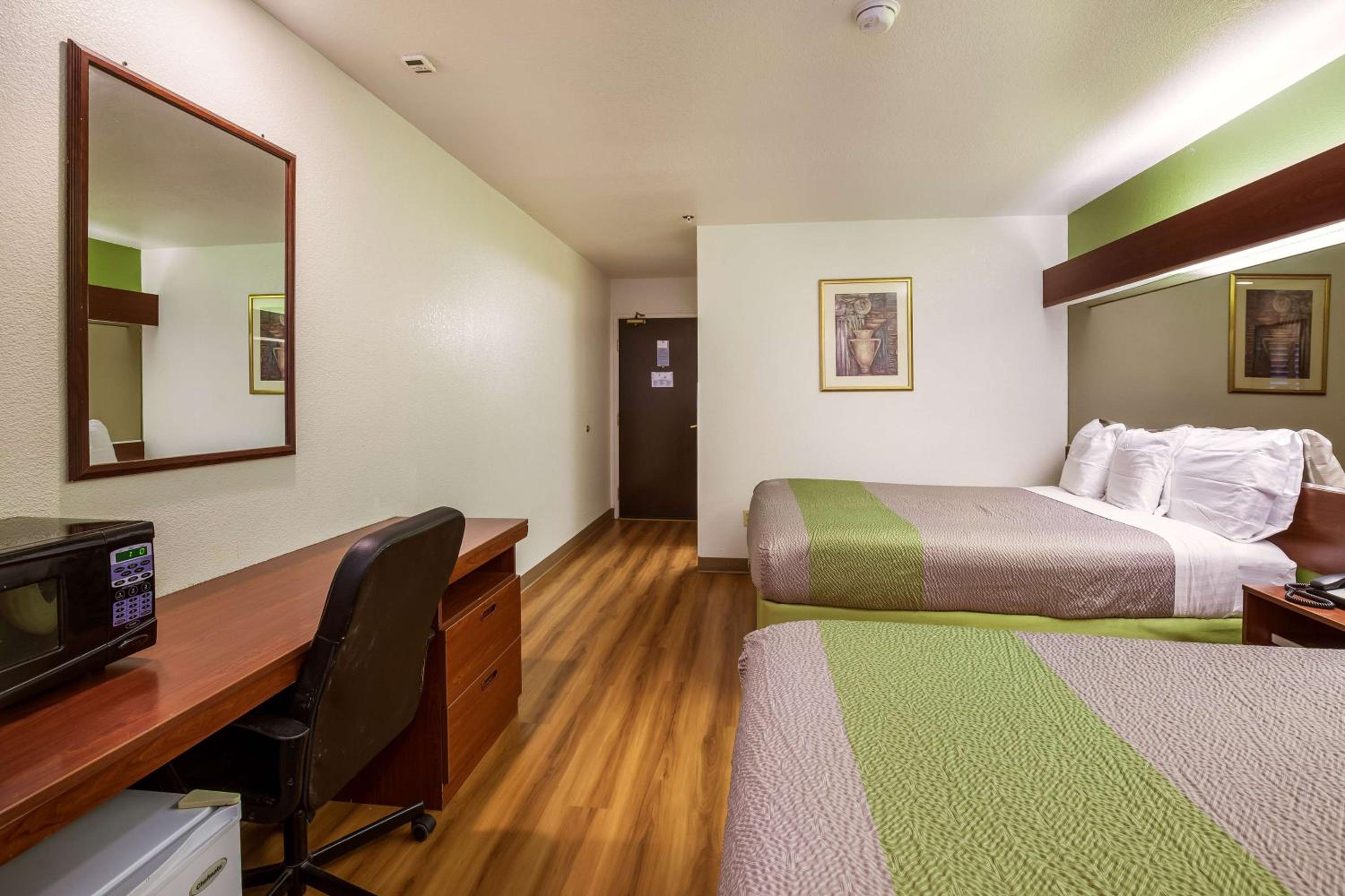 Deluxe Queen Room with Two Queen Beds - Non-Smoking