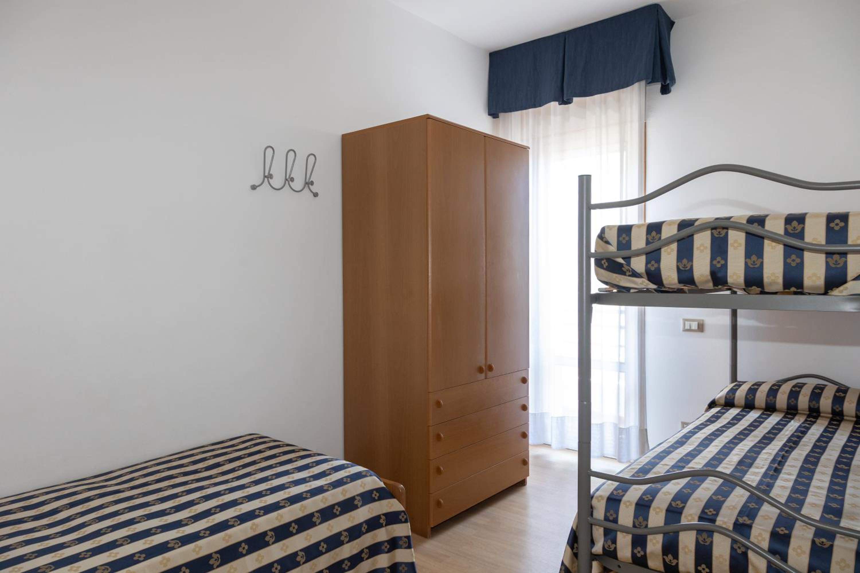 Family Room (2 Adults + 3 Children)