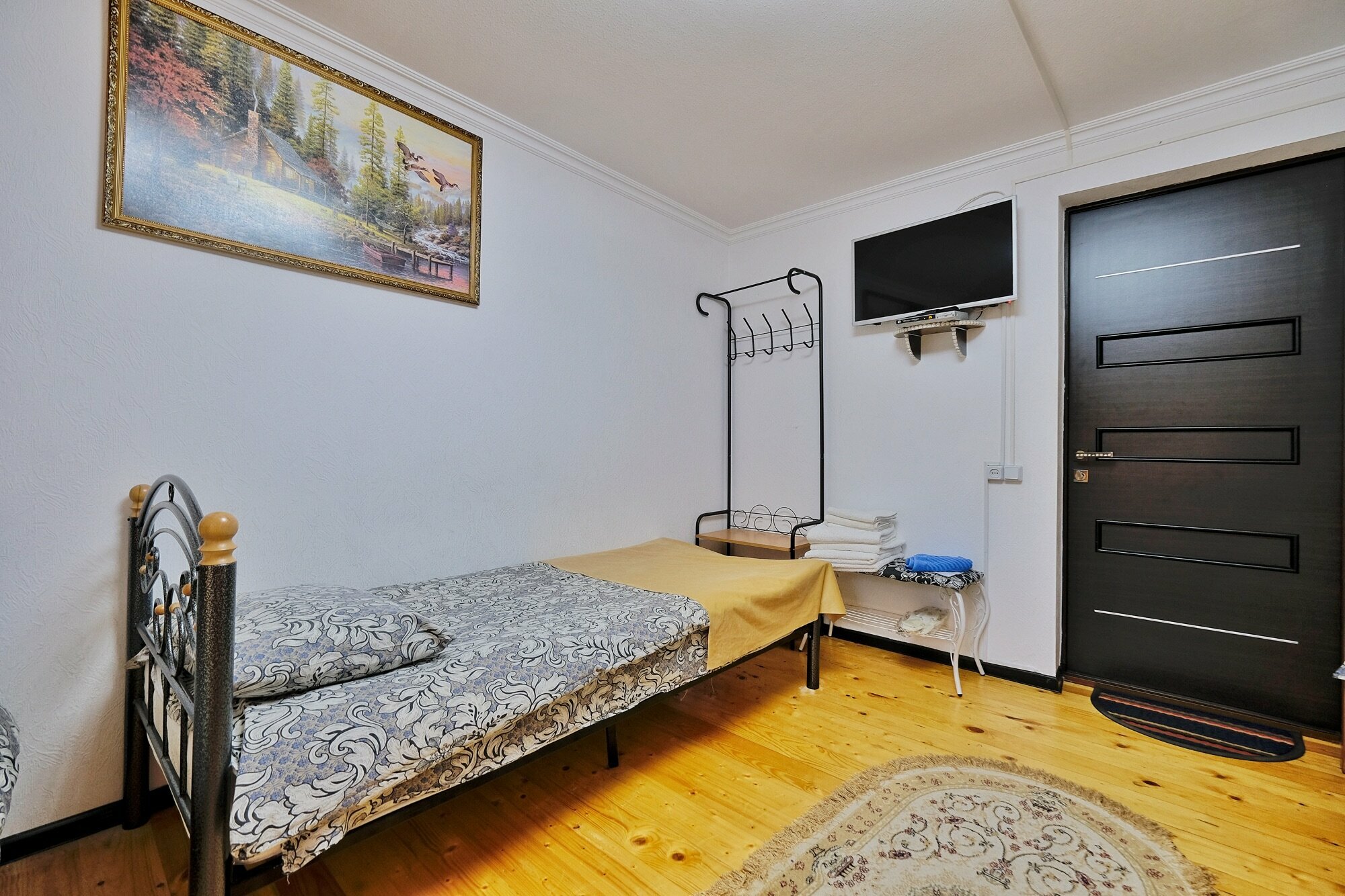 Трехместный номер с собственной ванной комнатой