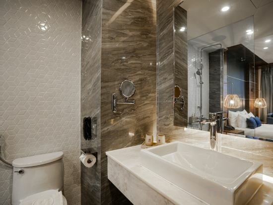 Superior King Room With City View