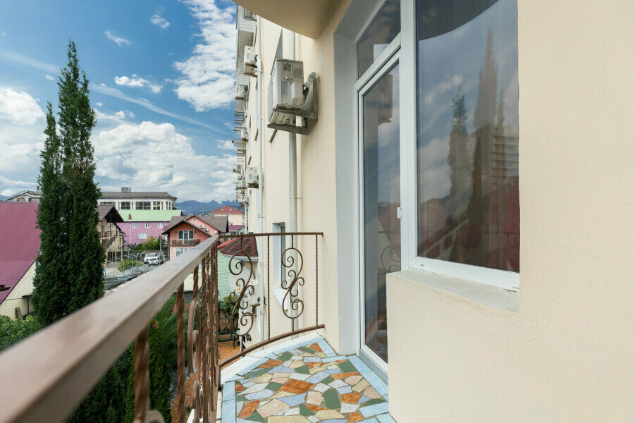 Трехместный номер с балконом