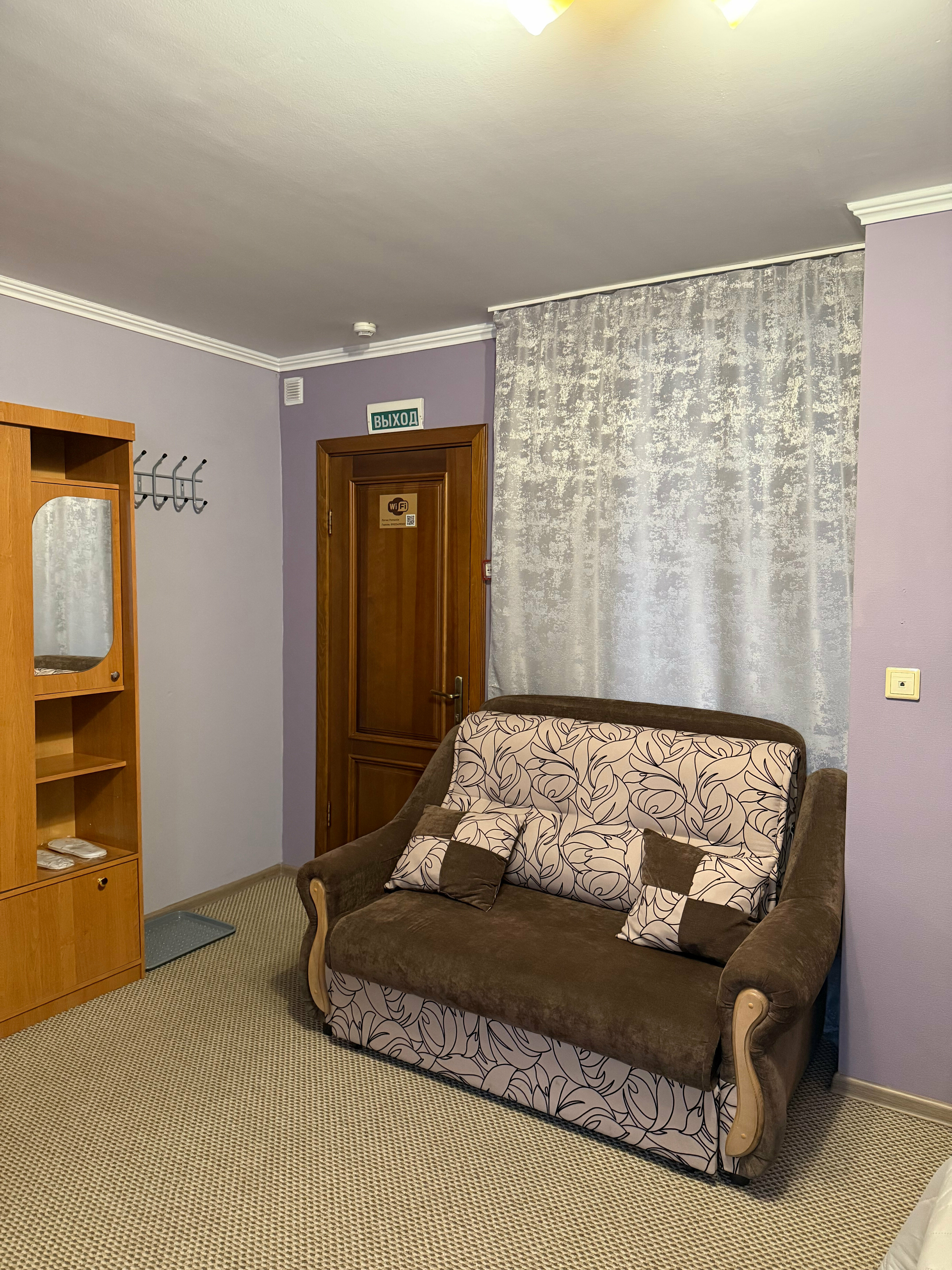 Полулюкс с 1 двухспальной кроватью и диваном