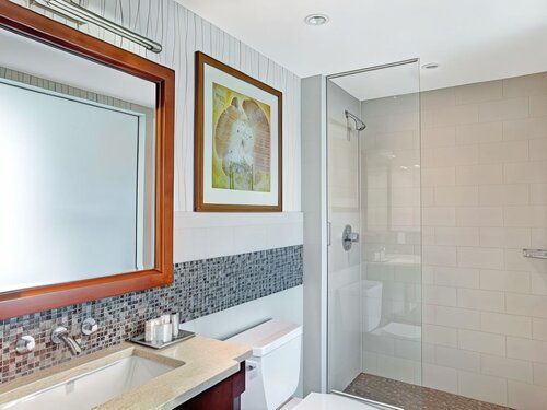 Deluxe King Room в Wyndham Garden Chinatown