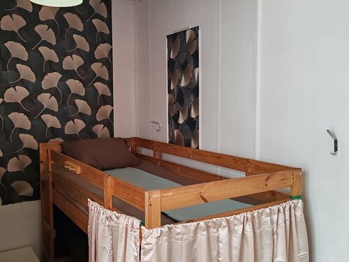 Кровать в общем 6-местном номере для мужчин и женщин в Моон