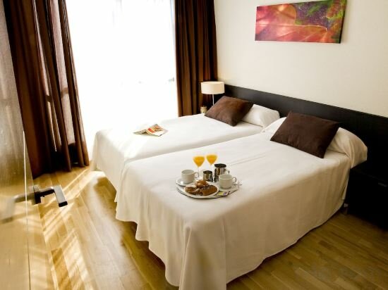 One-Bedroom Apartment - Twin Beds