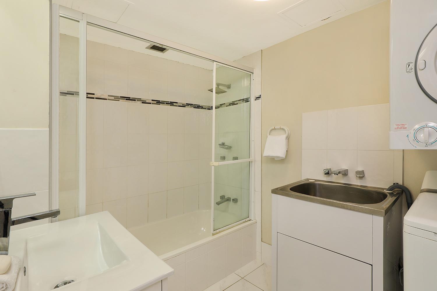 Two Bedroom Broadwater View Apartment