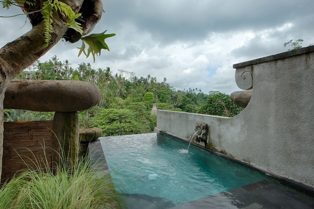 Royal Pool Suite, Valley View