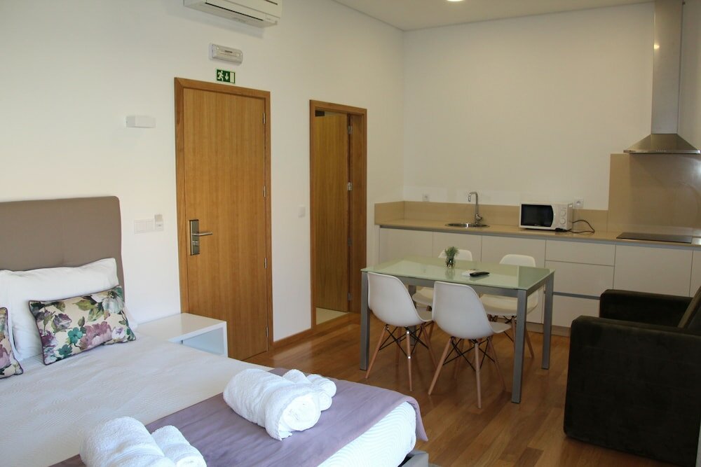 Standard Studio, Kitchenette