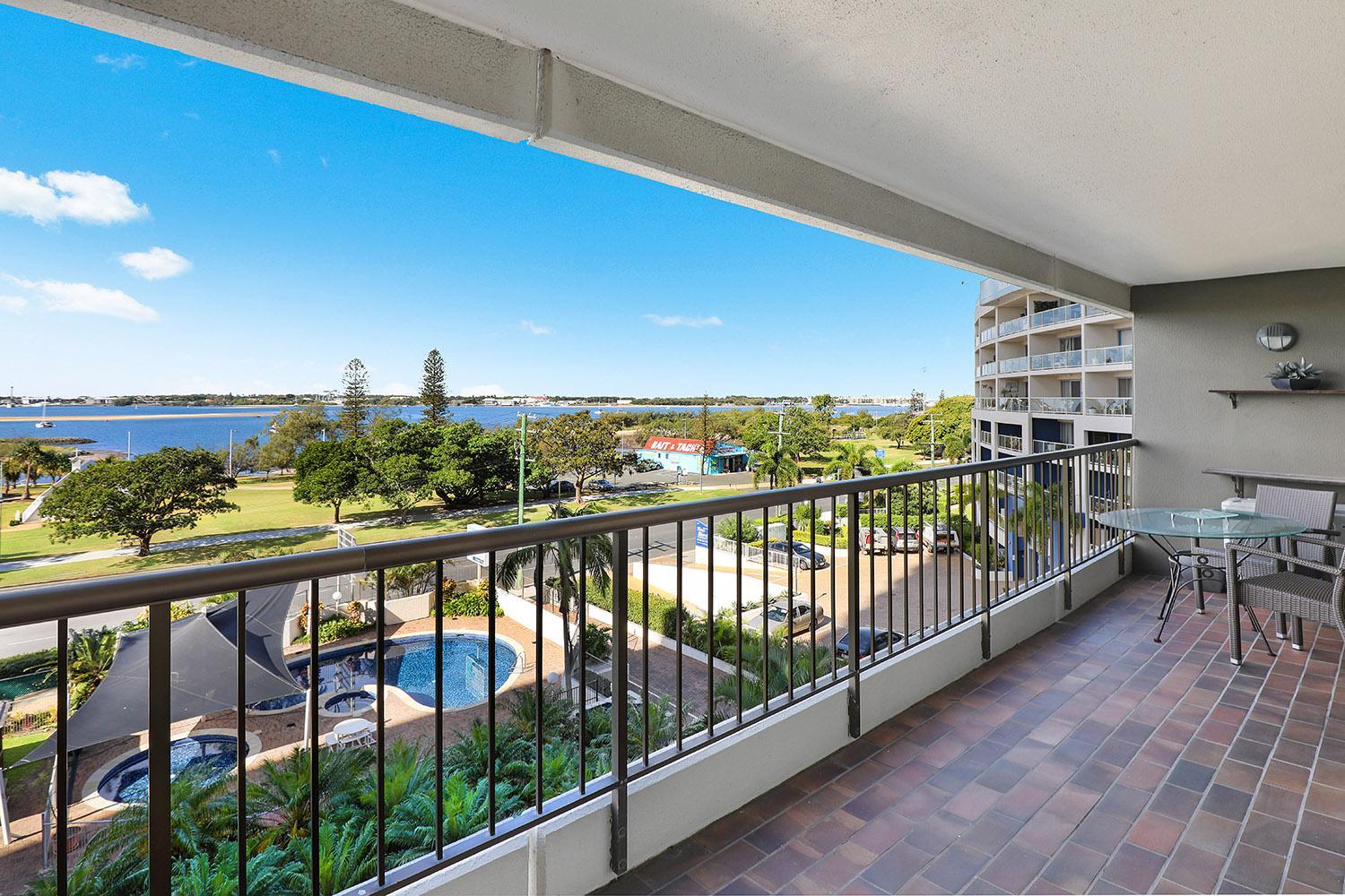 One Bedroom Broadwater View Apartment