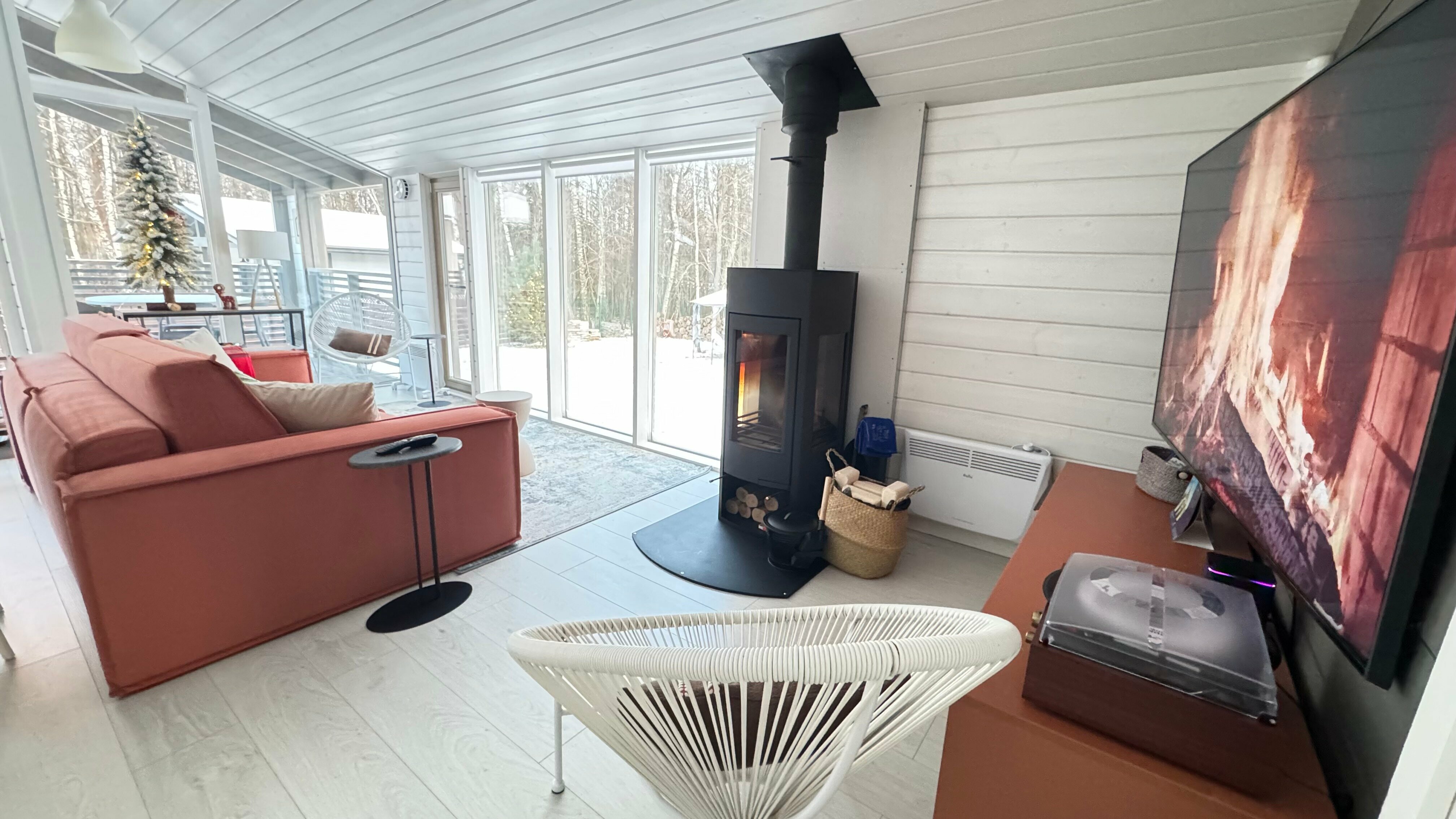 Дом с камином и сауной  у леса