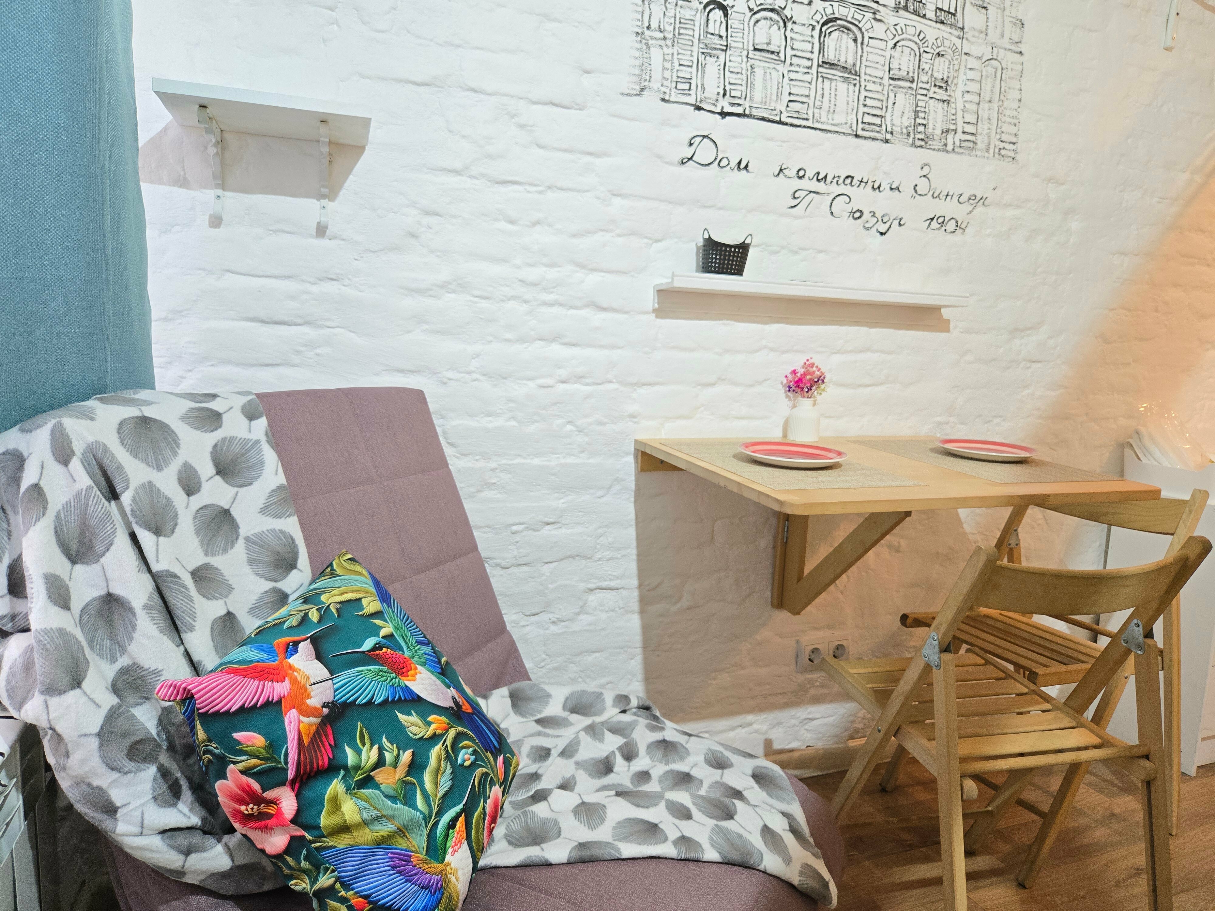 Двухуровневая студия для 3 гостей с общей ванной комнатой и кухней