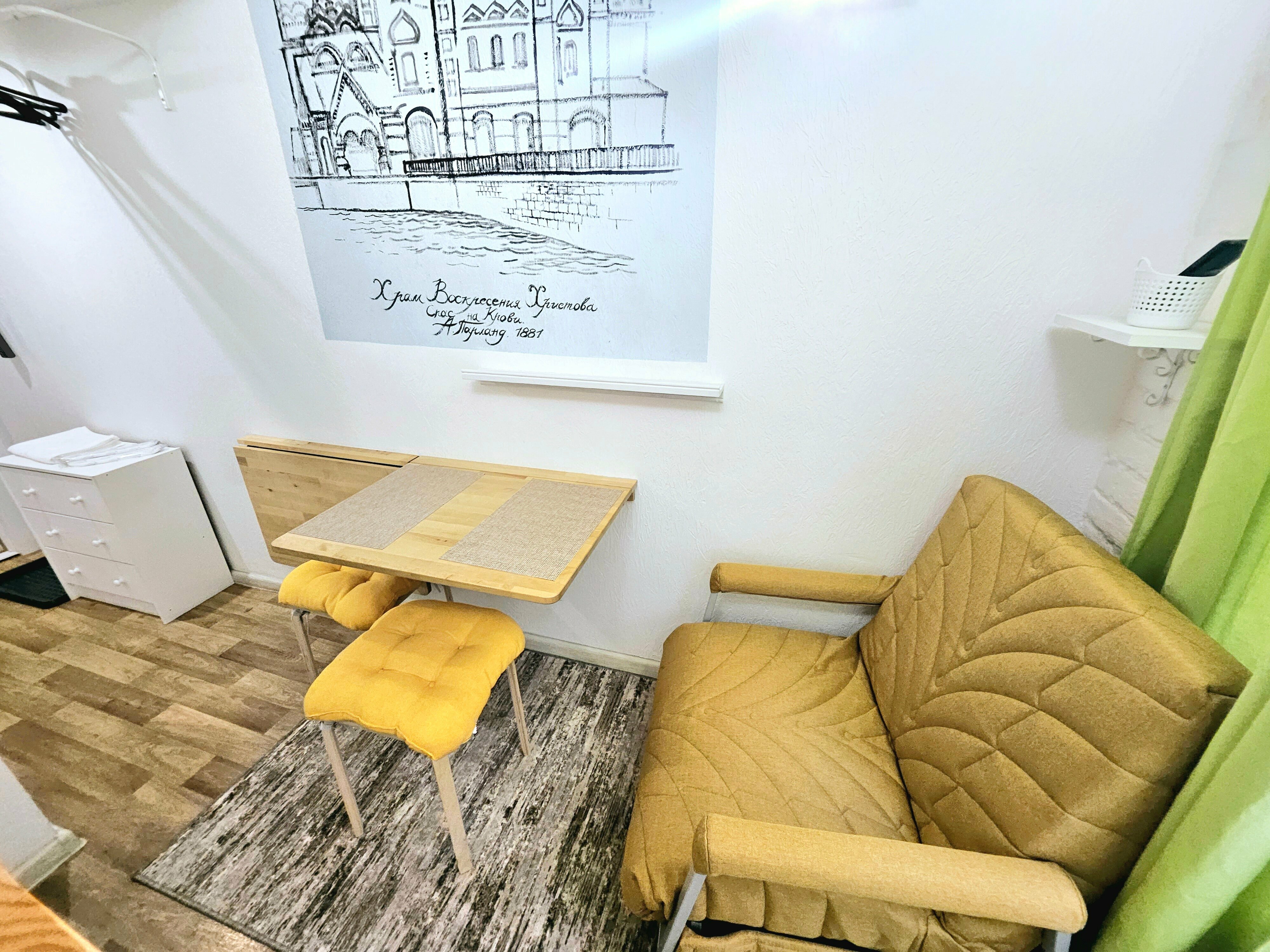 Двухуровневая студия для 3 гостей с общей ванной комнатой и кухней