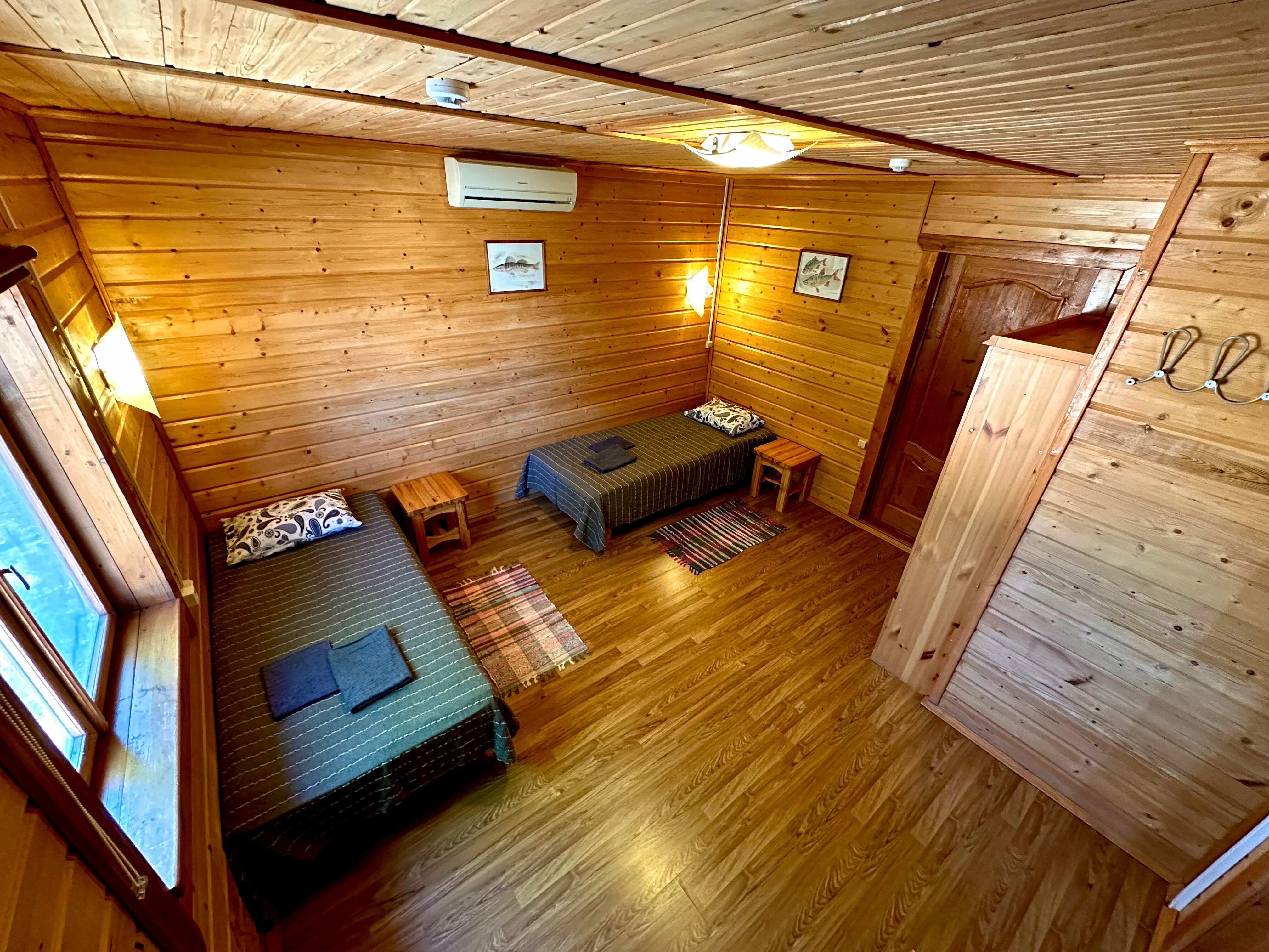 УЮТ (трёхместное размещение с одной двуспальной кроватью и одной односпальной)