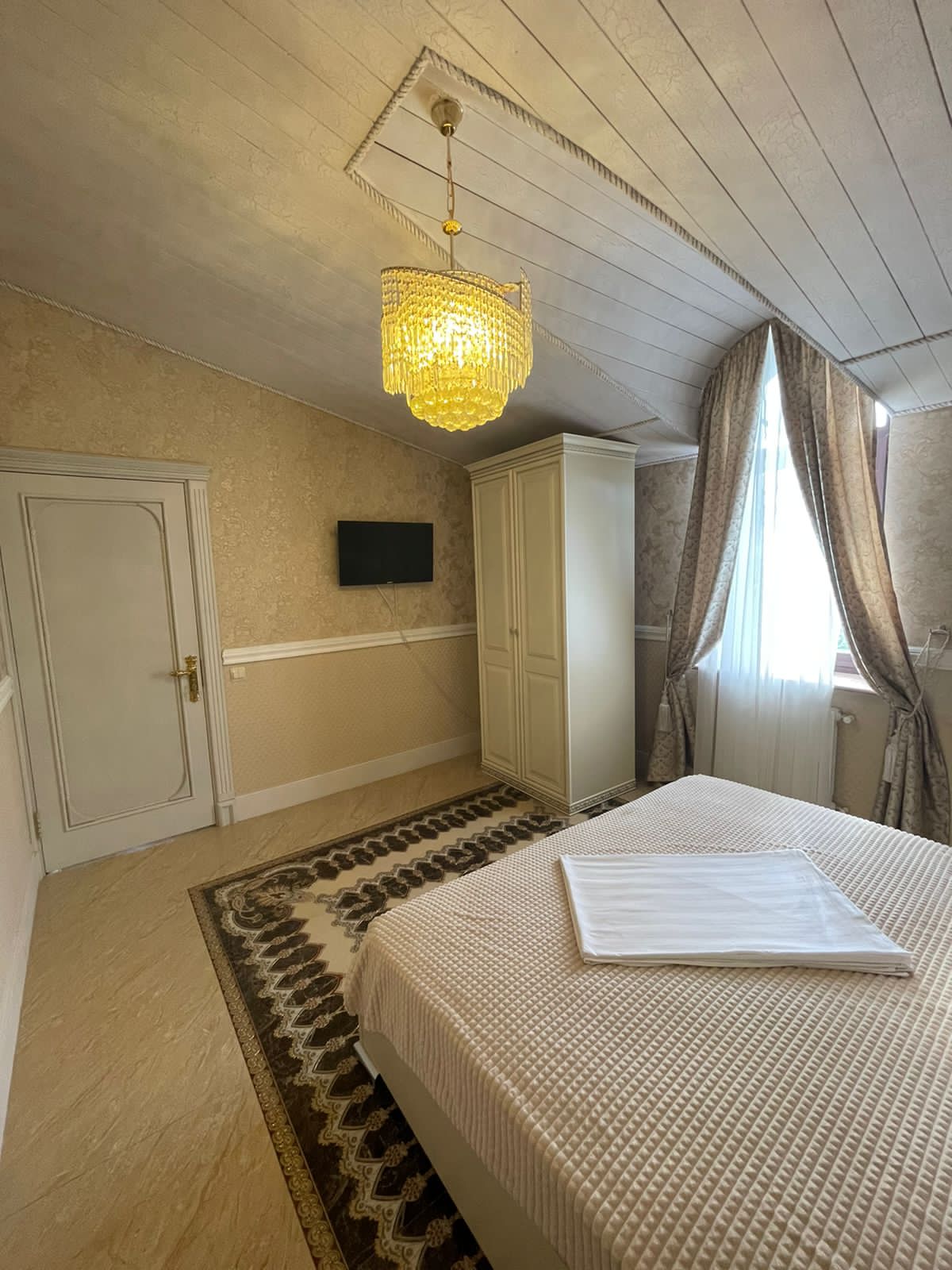 Семейный номер с видом на горы и море