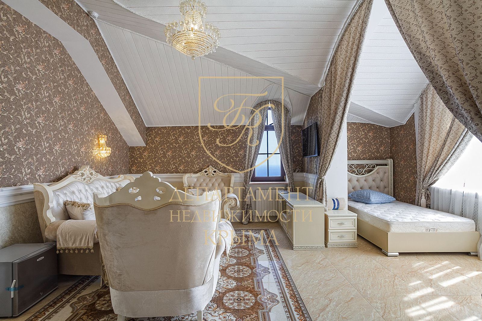 Семейный номер с видом на горы и море