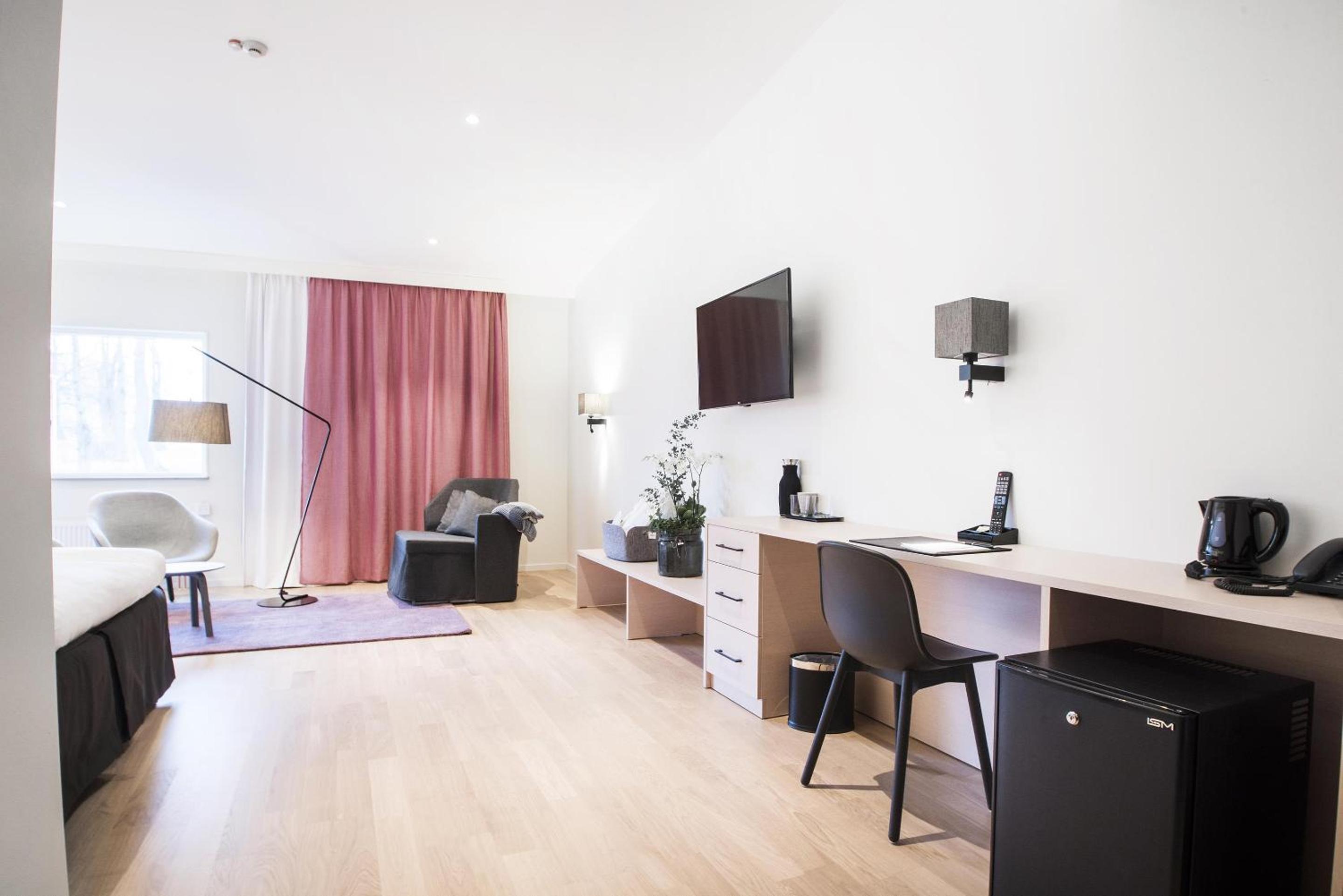 Junior Suite with Two Single Beds, Chair Bed and Mini Bar - Non-Smoking