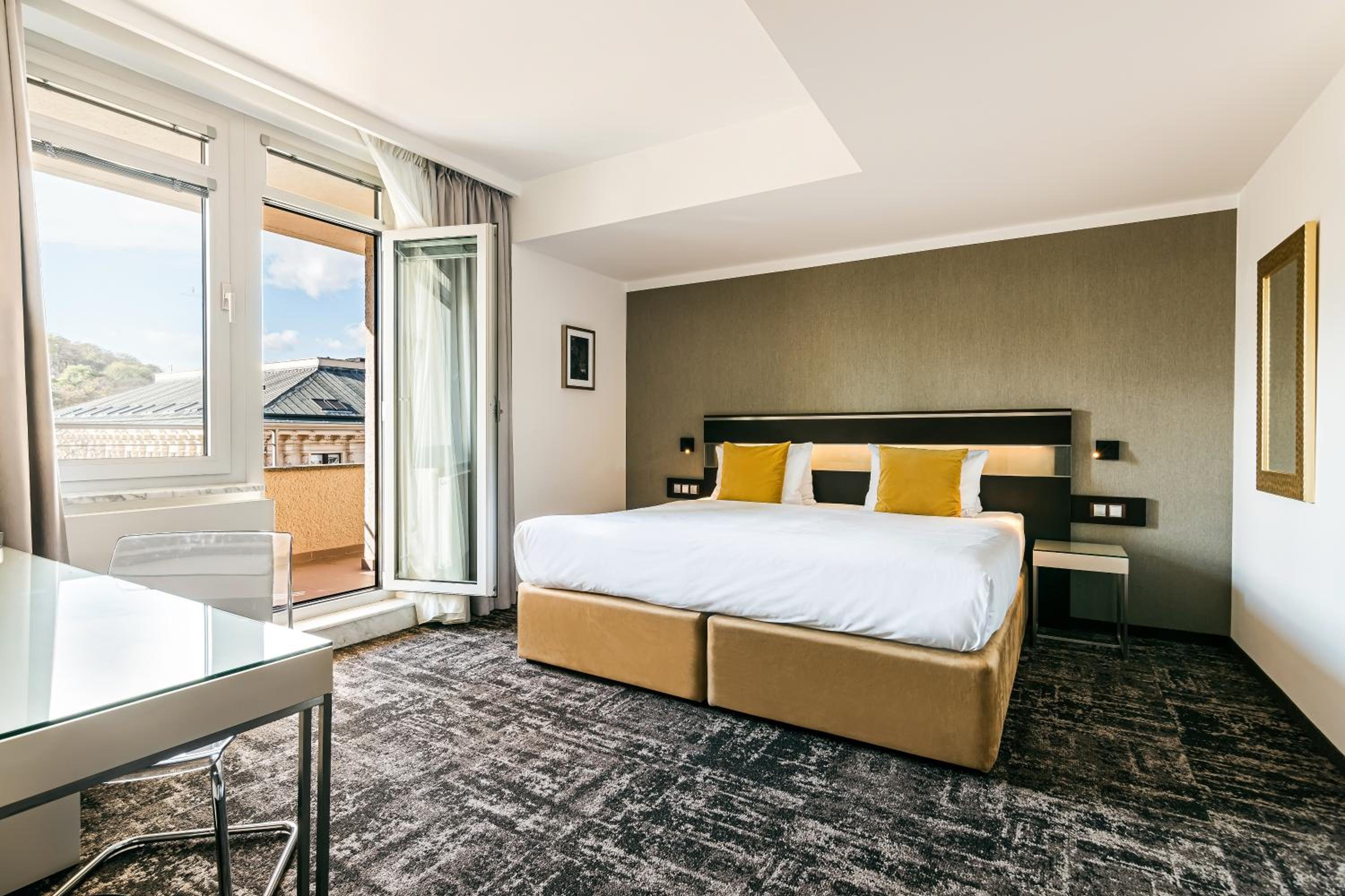 Junior Suite with King or Twin Bed