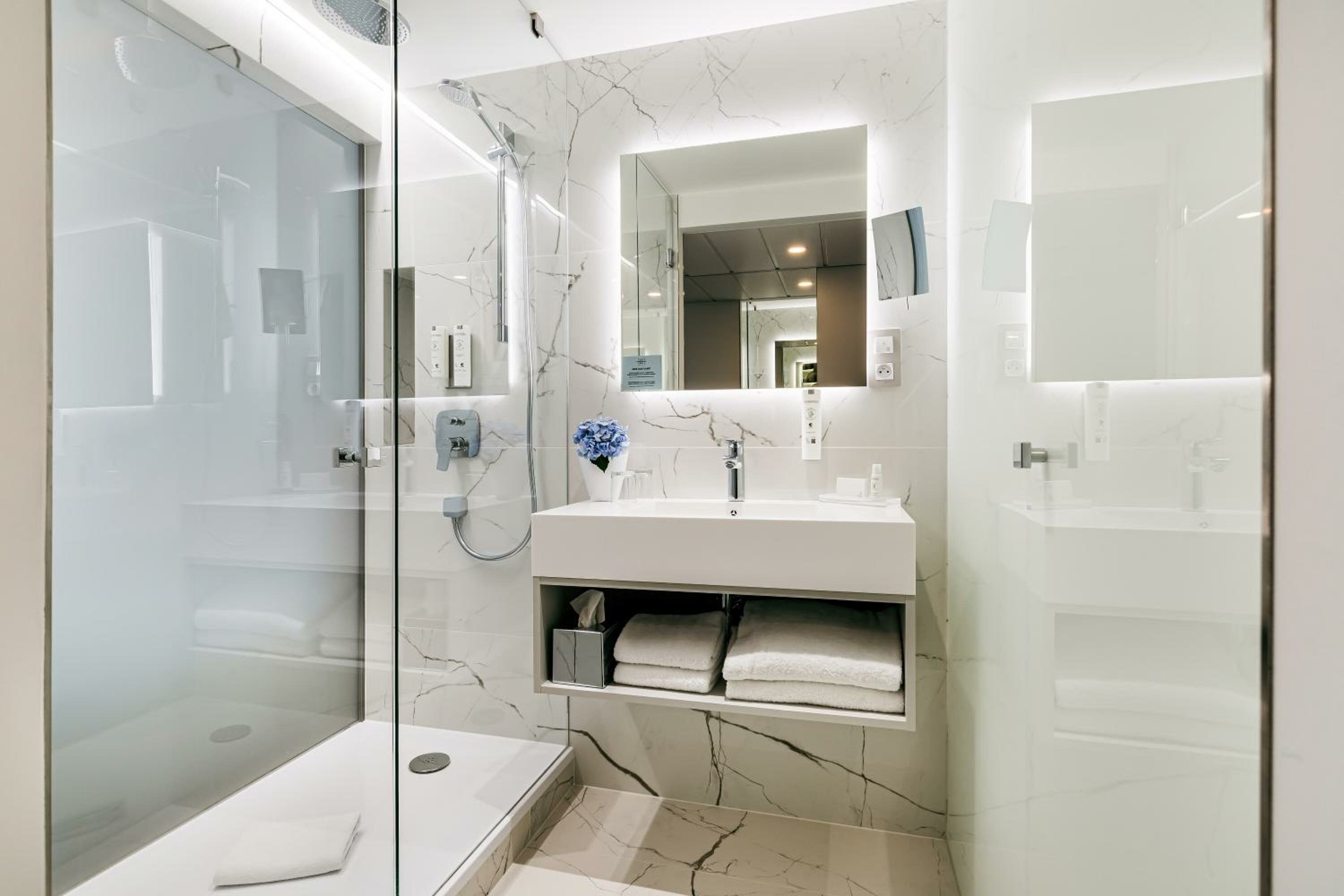 Junior Suite with King or Twin Bed