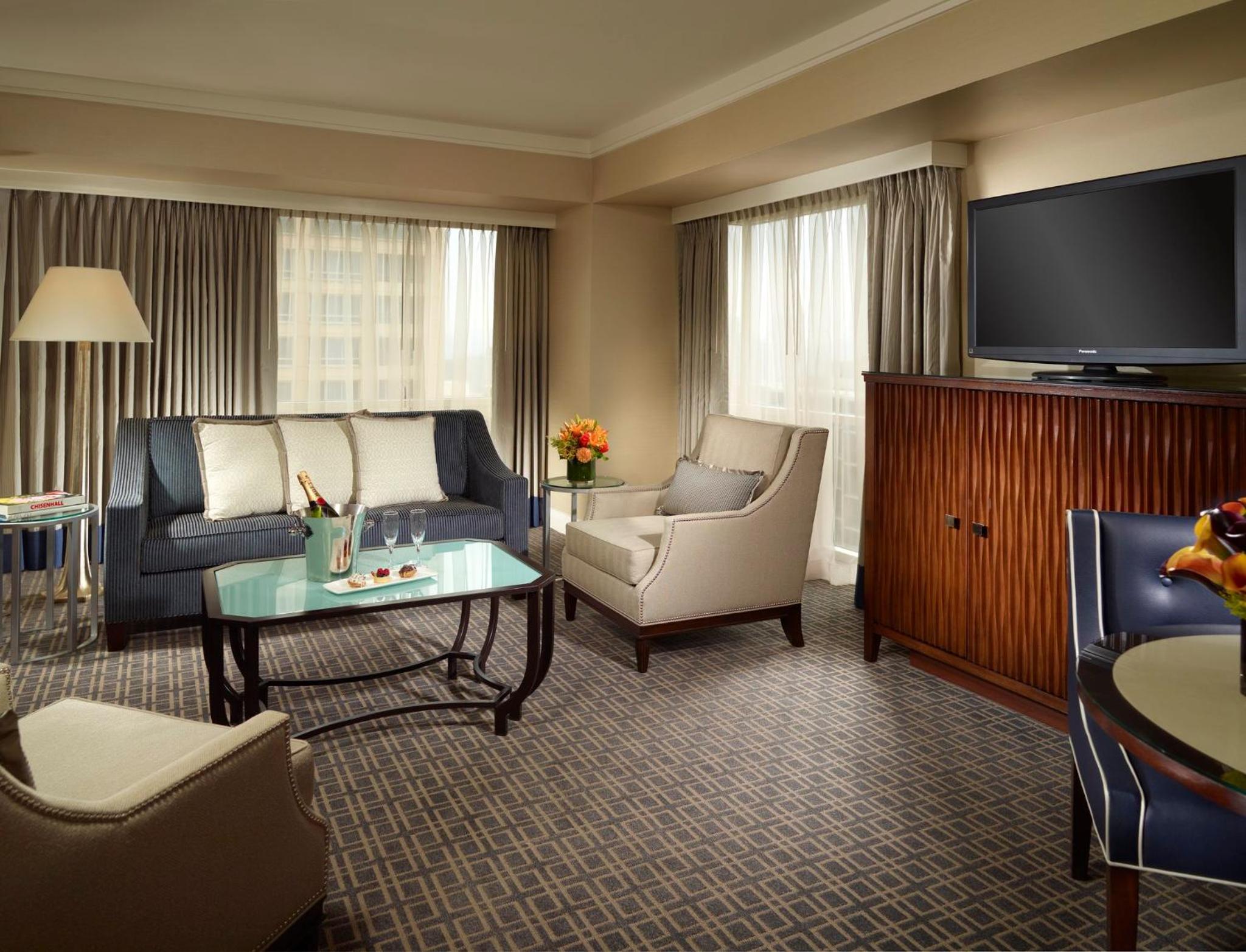 Deluxe Executive Suite - 1 King Bed