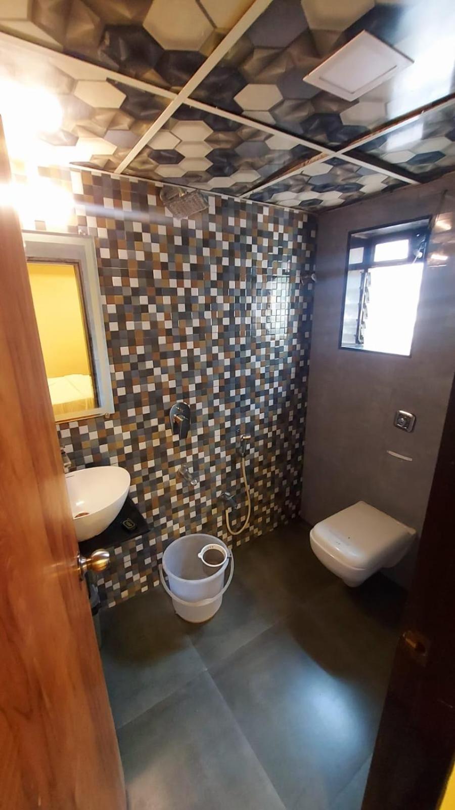 Deluxe Double Room (2 Adults + 1 Child)