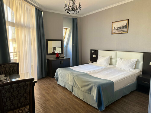 Премиум с балконом