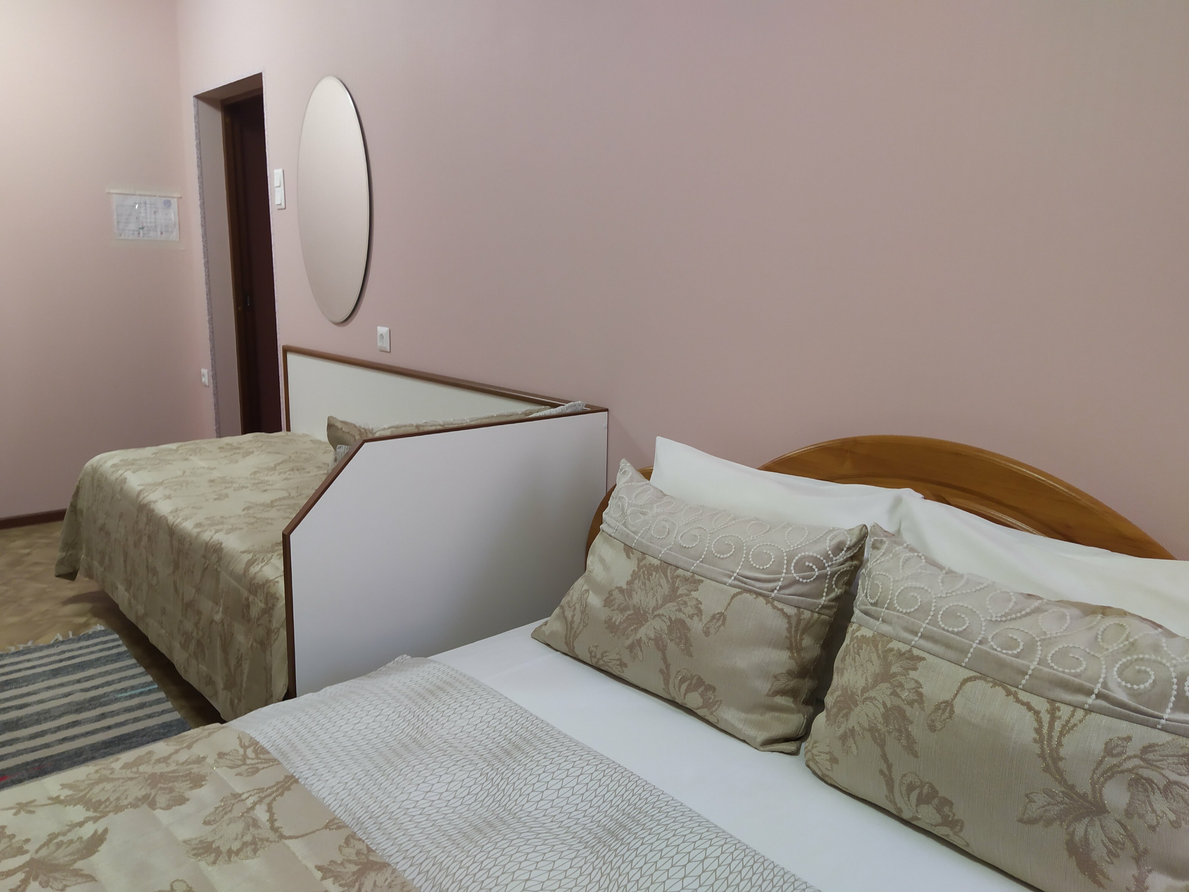 Просторный двухместный номер с 2 отдельными кроватями