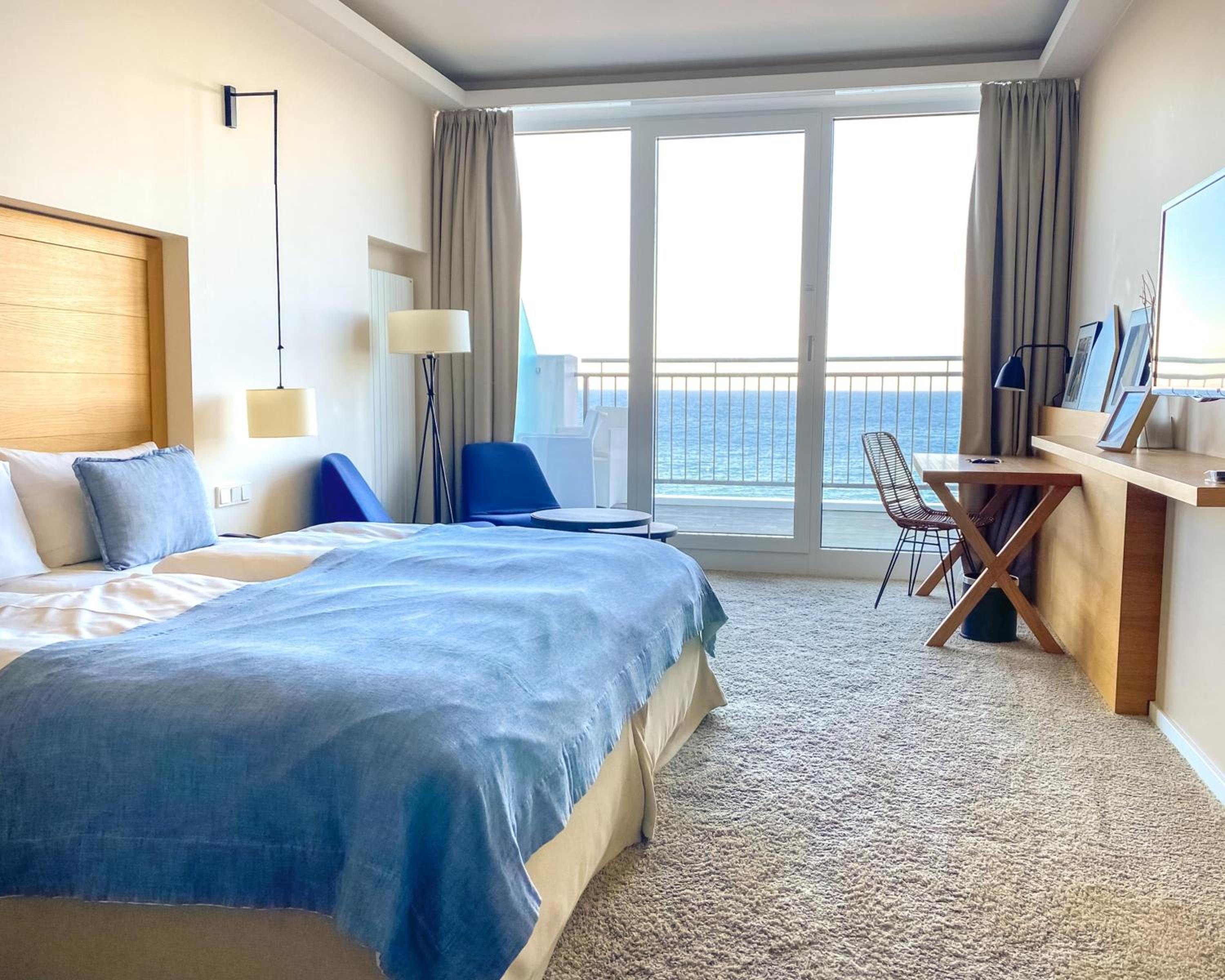 Sea Luxury Double Room with Bath, Balcony and Sea View (no pets)