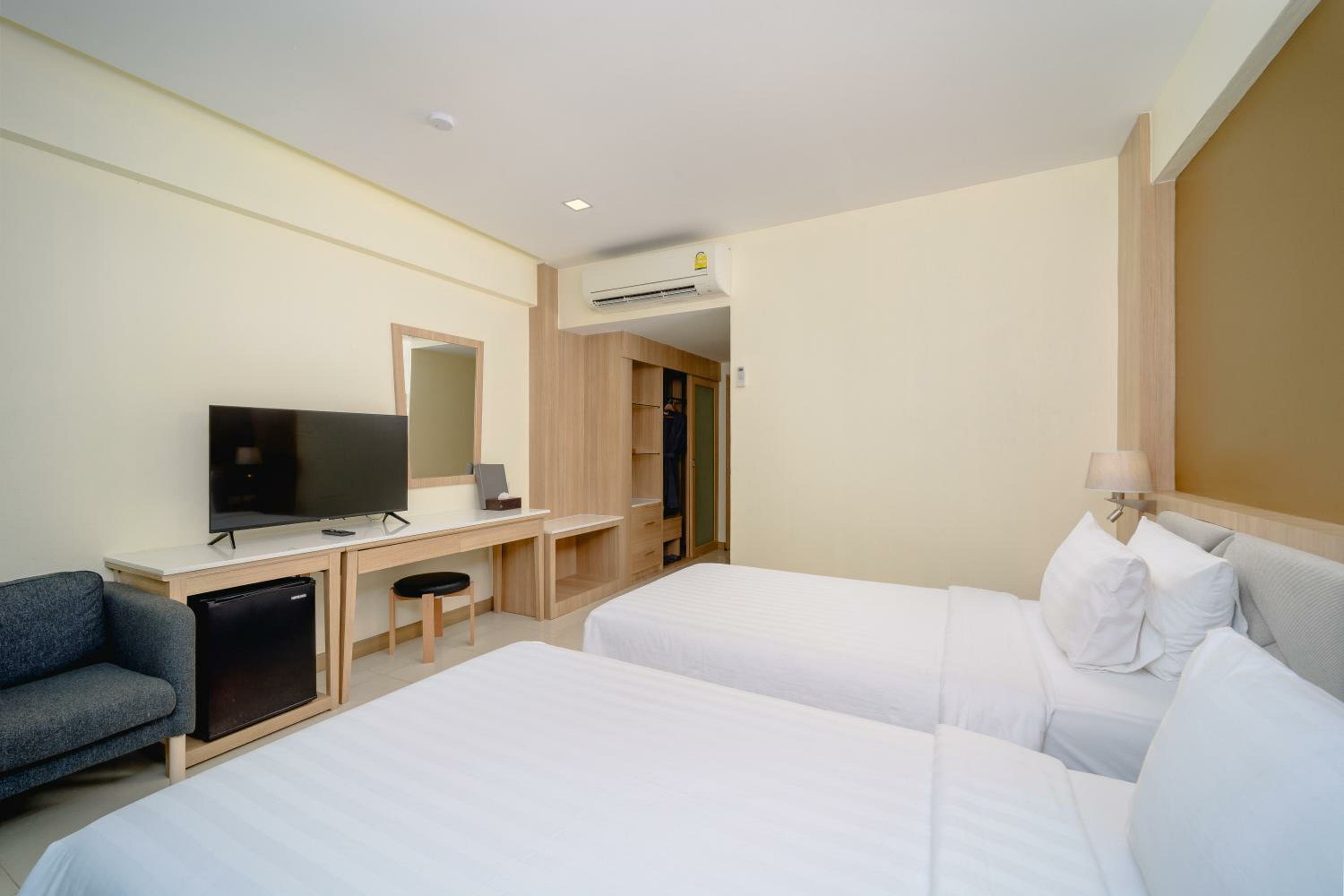 Deluxe Double or Twin Room with Pool Access