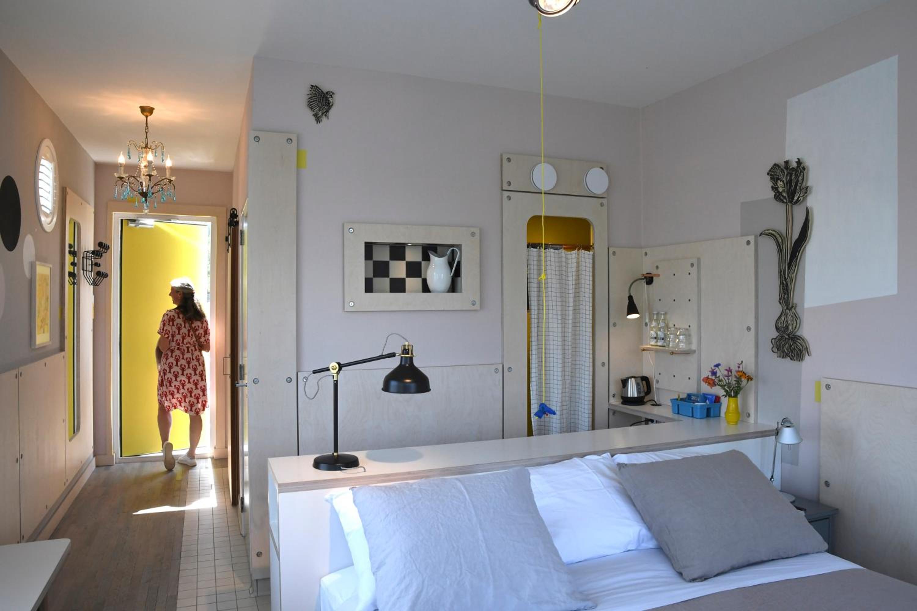 Large Double Room / Floating Room