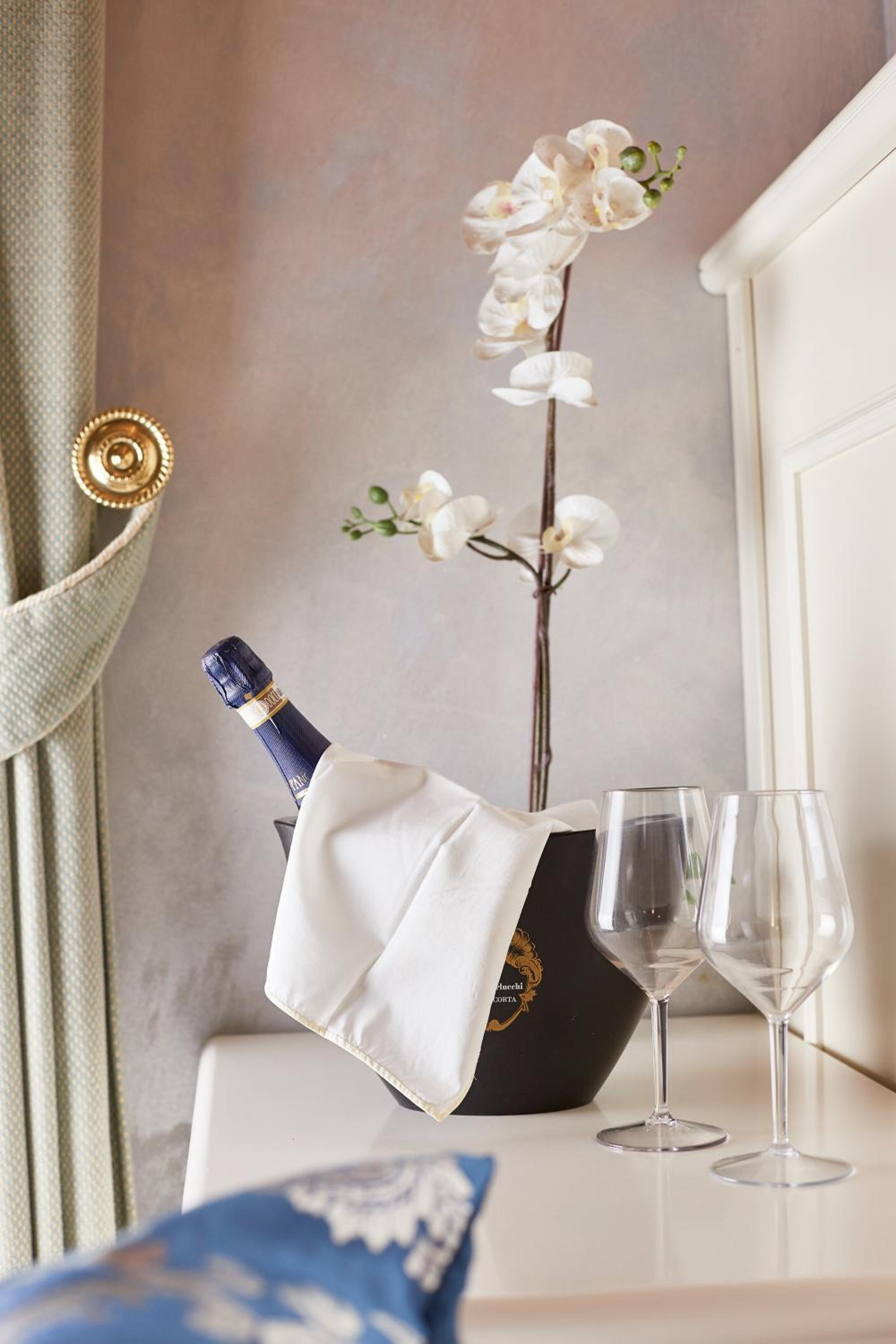 Queen Room with Spa Bath