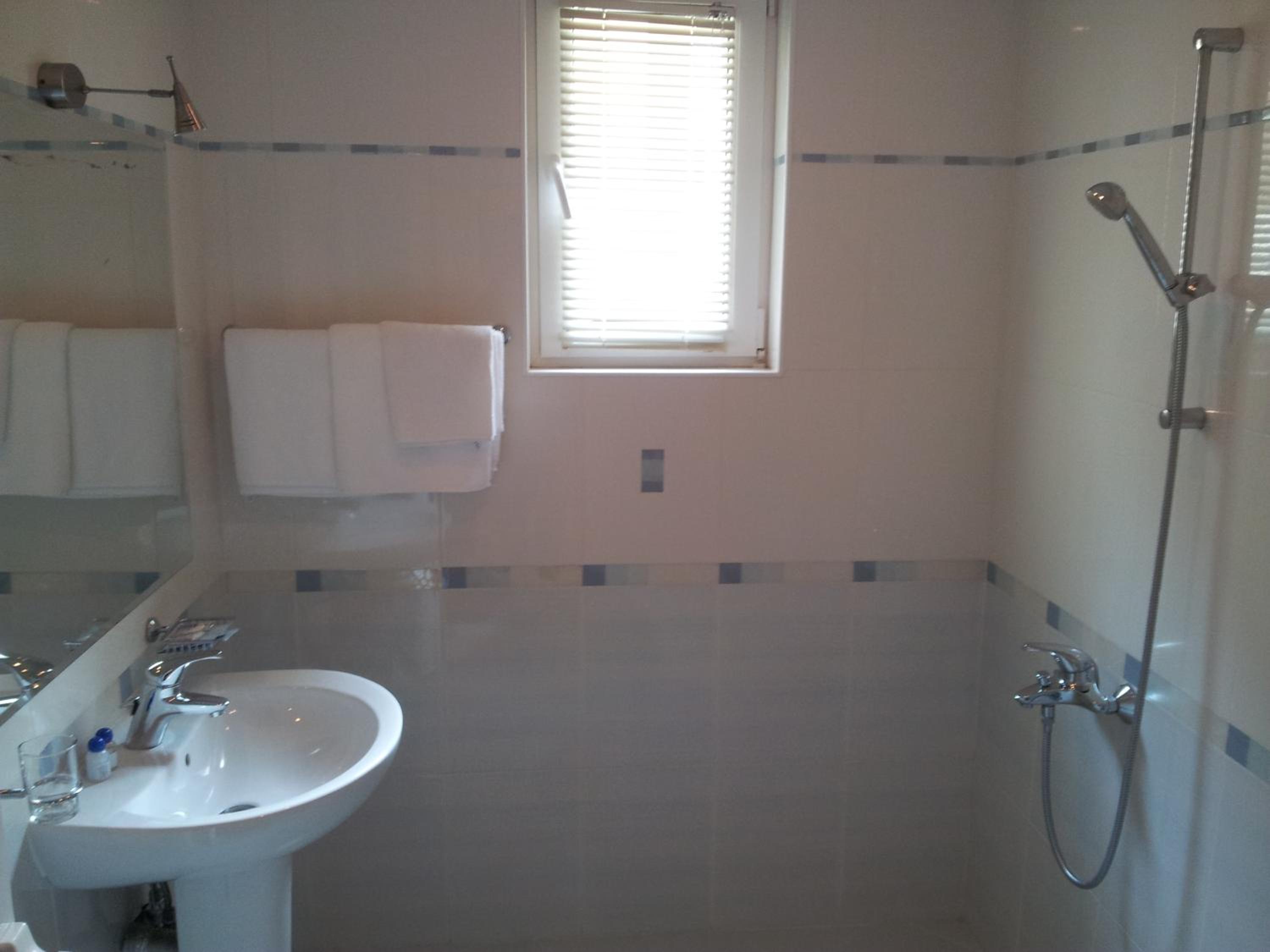 Deluxe Double Room with Extra Bed (3 Adults)