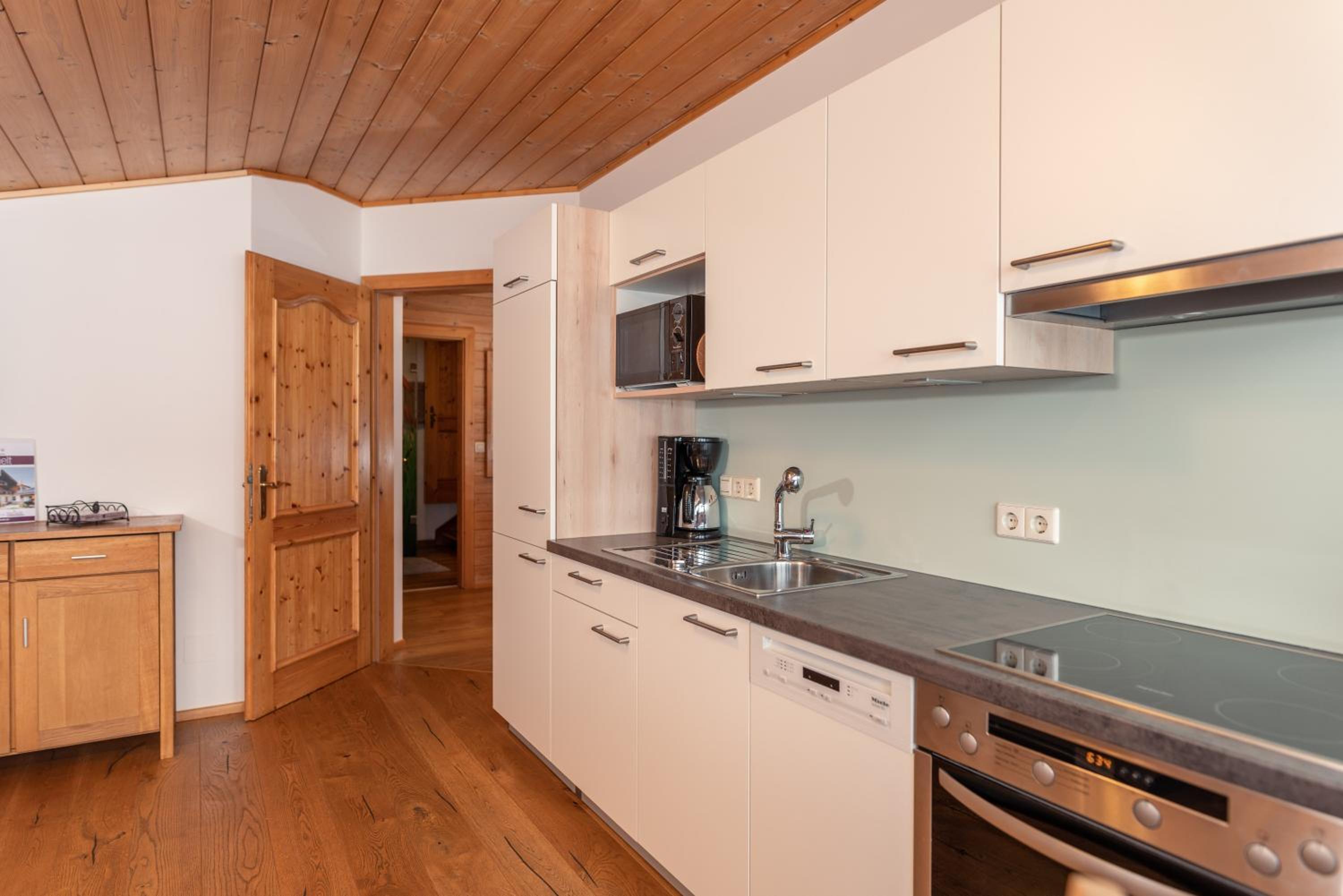 Apartment with Mountain View