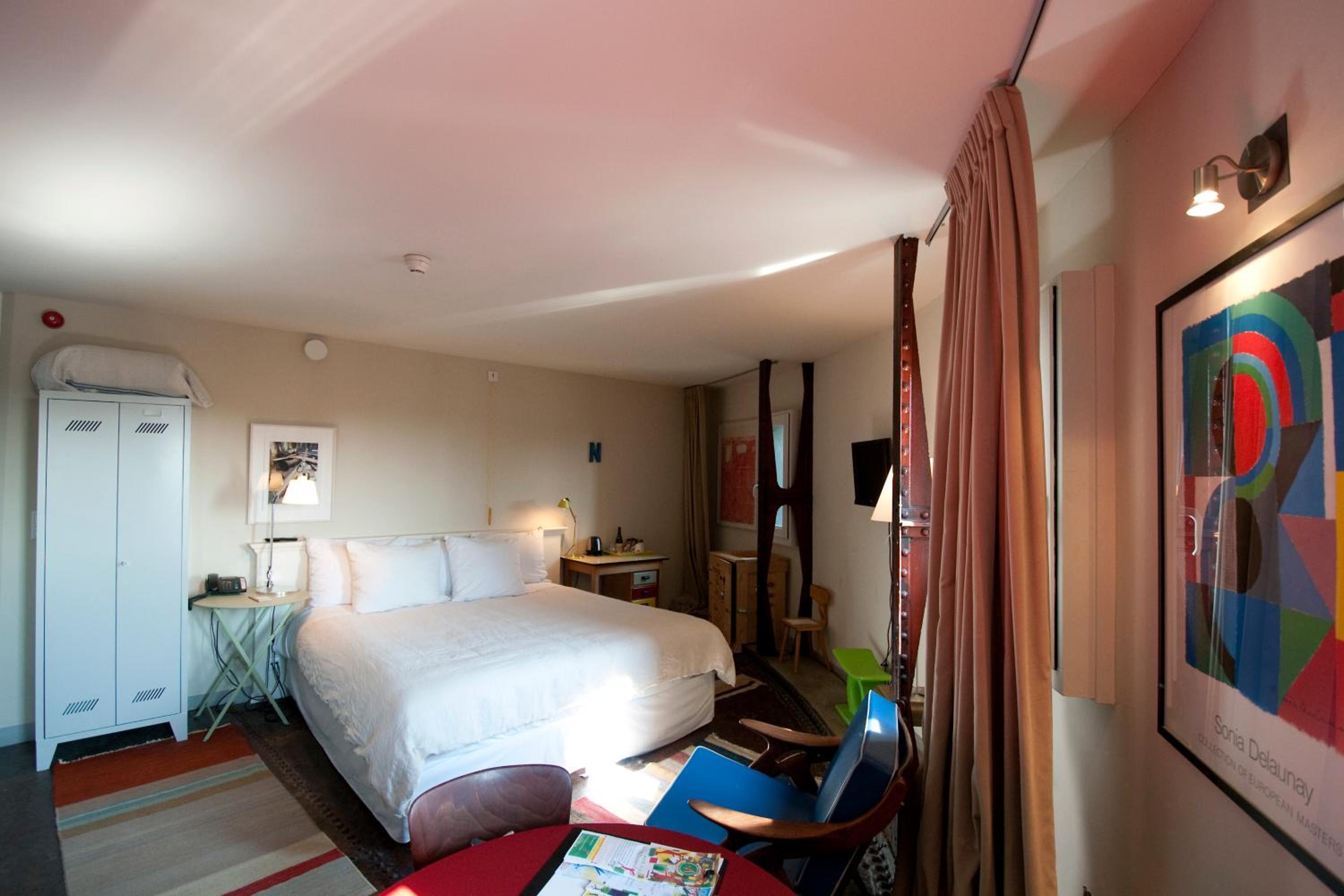 Large Double Room - Reservoir