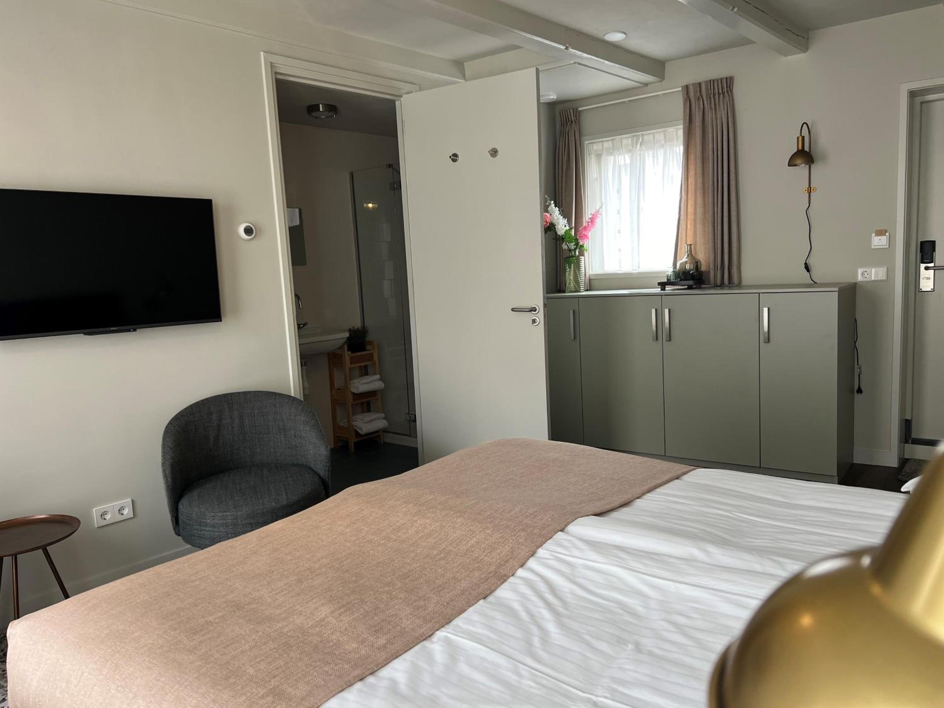 Double or Twin Room with Bathroom