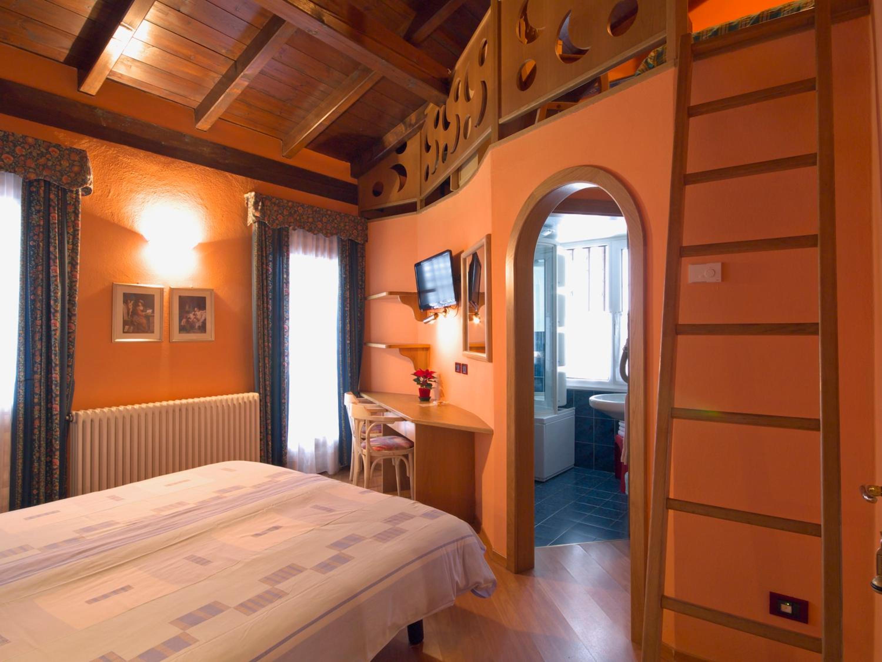 Triple Room - Split Level