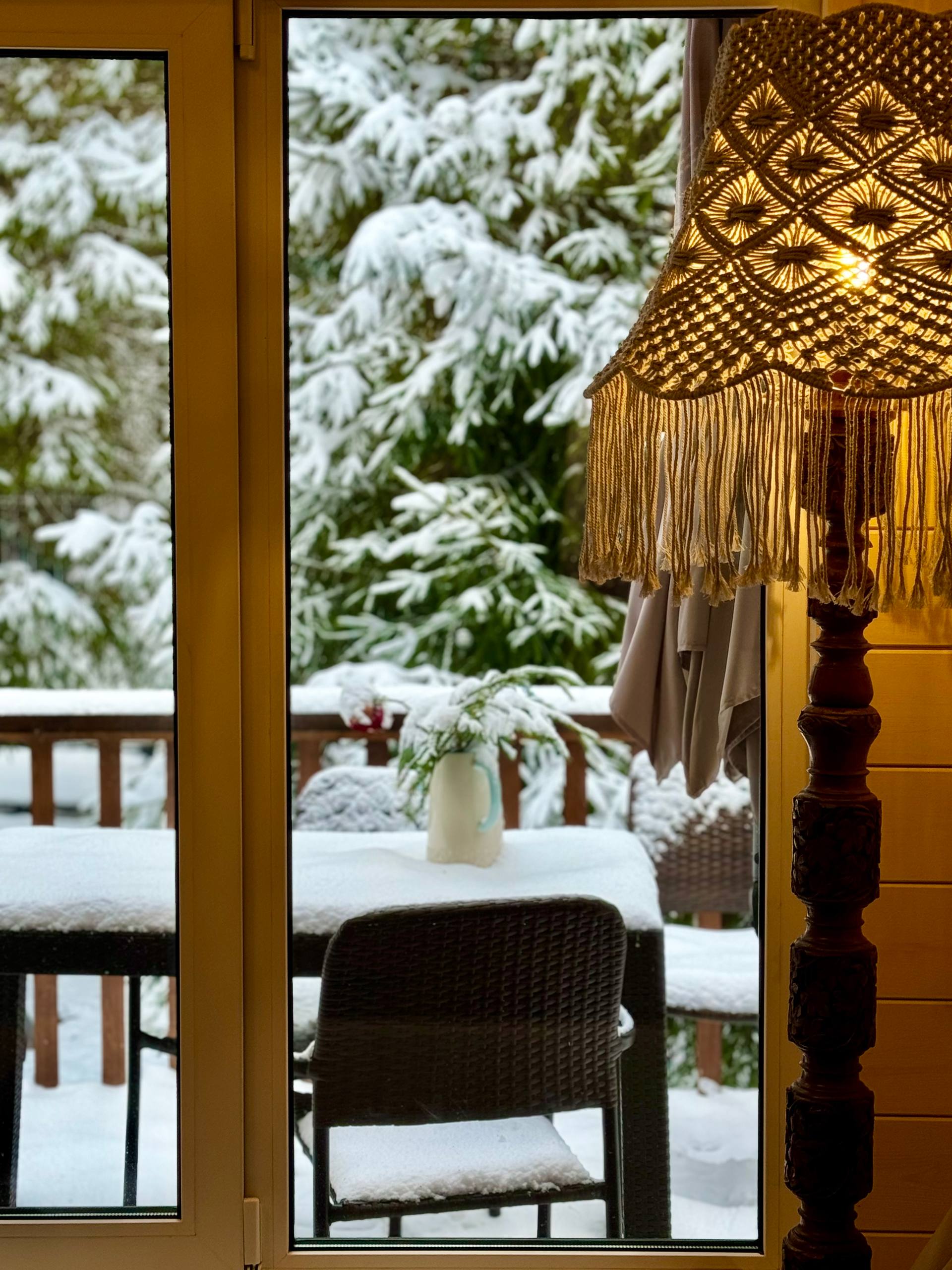 Дом с сауной и чаном с видом на ели