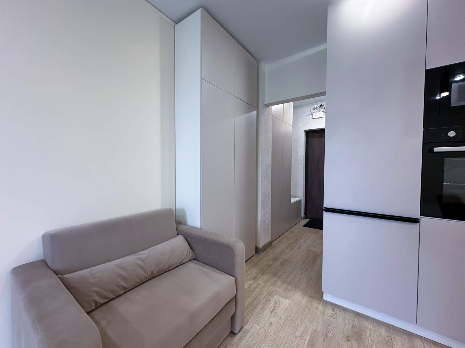 Дизайнерская студия LS-DREAM VACATION отдых мечты в Алуште - вид на город и горы с 5 этажа