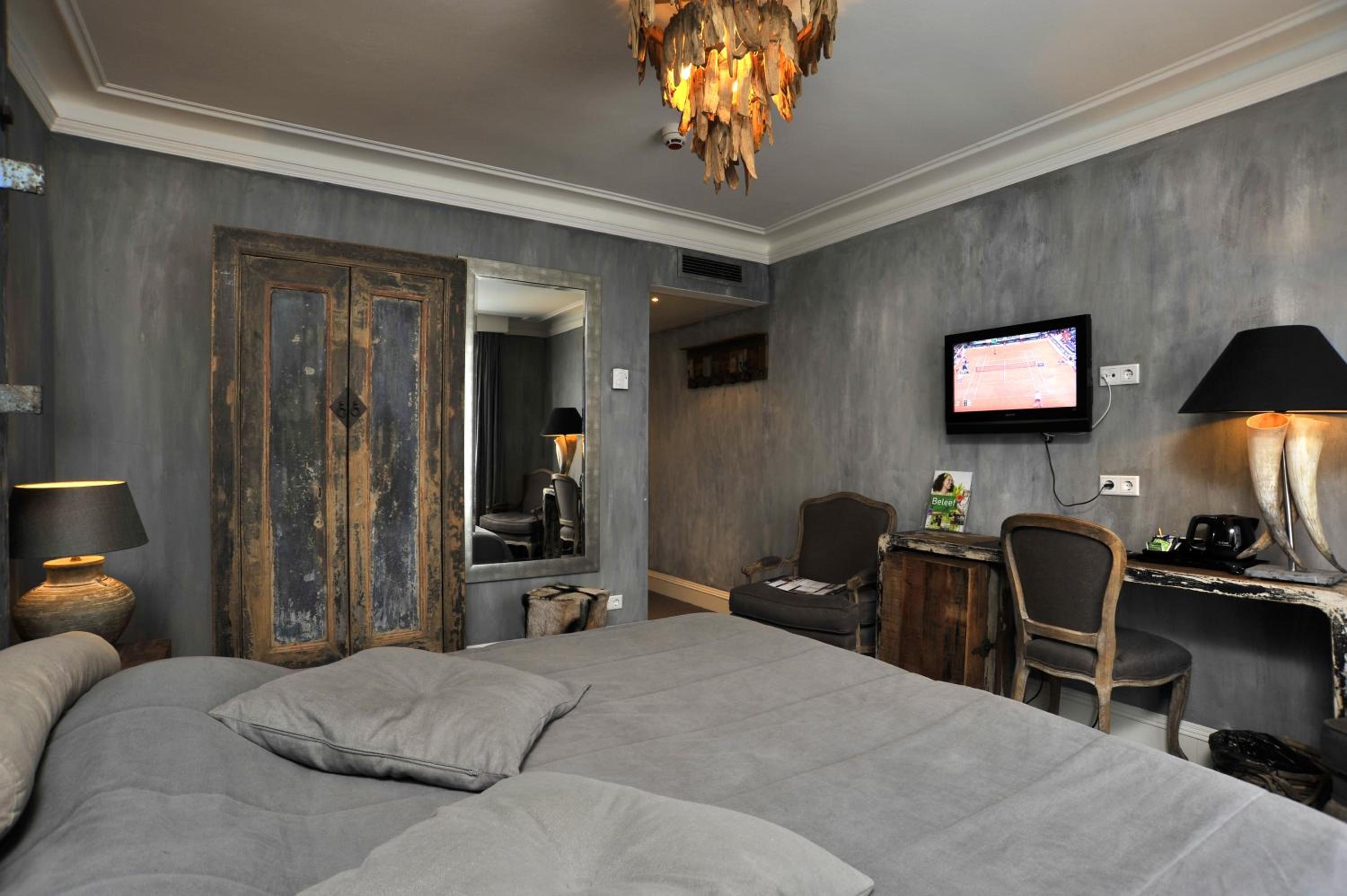 Luxury City Room