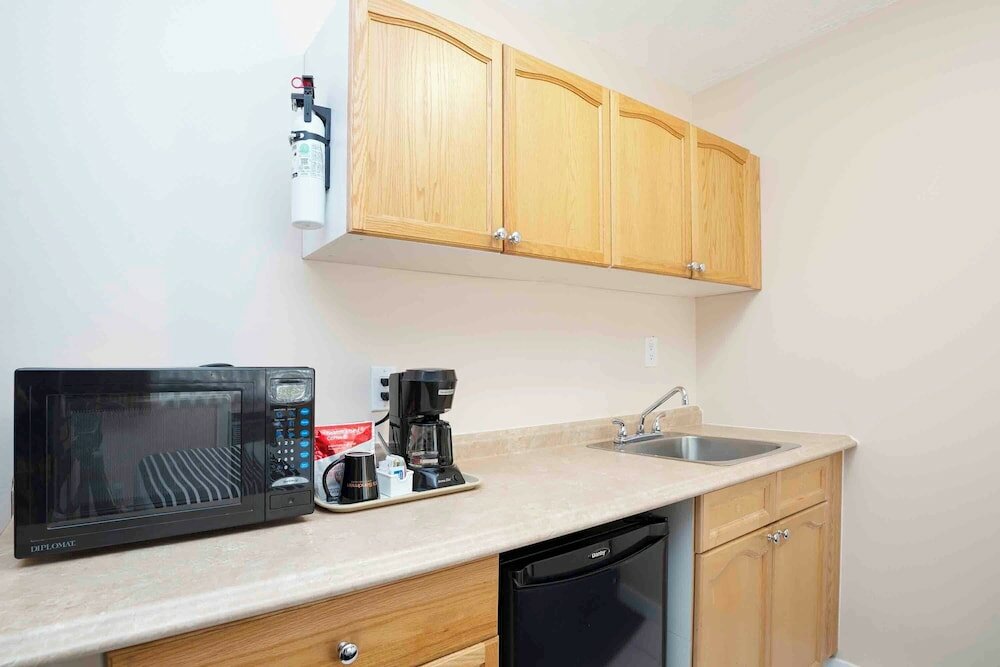 Standard Room, 1 Queen Bed, Kitchenette