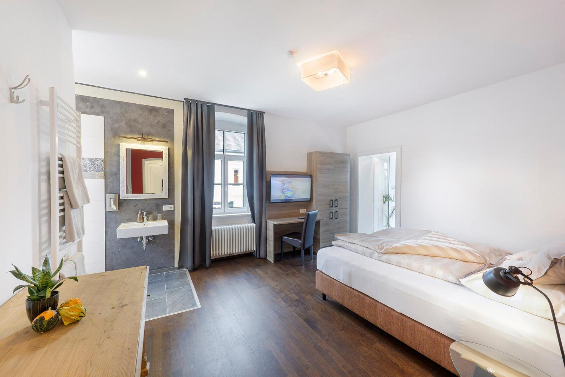 Apartment with Garden View