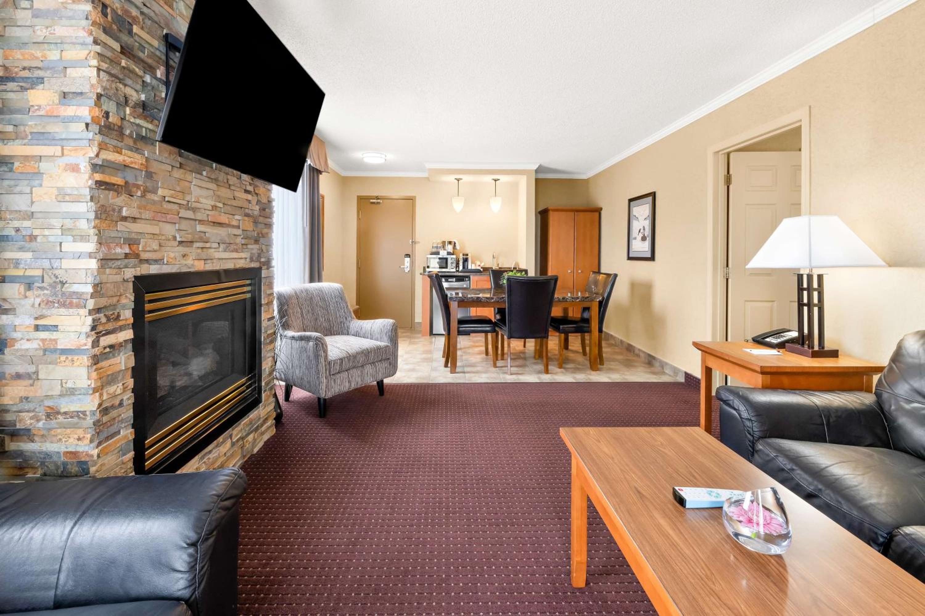 King Suite with Balcony - Non-smoking