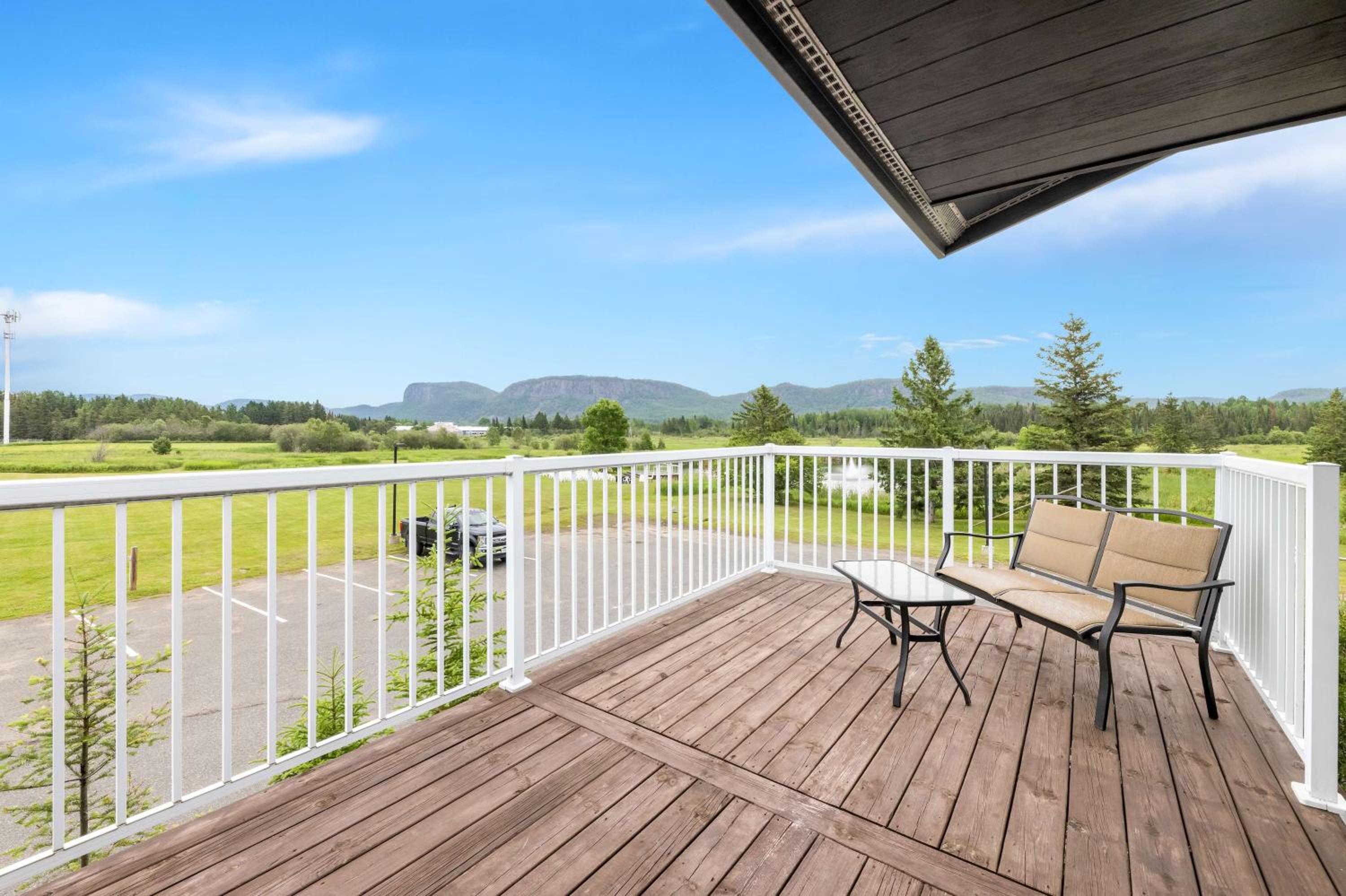 King Suite with Balcony - Non-smoking
