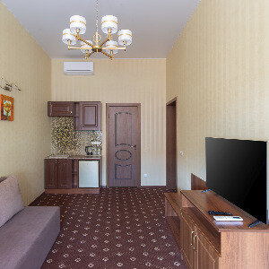 Двухкомнатный номер с эркером и душем