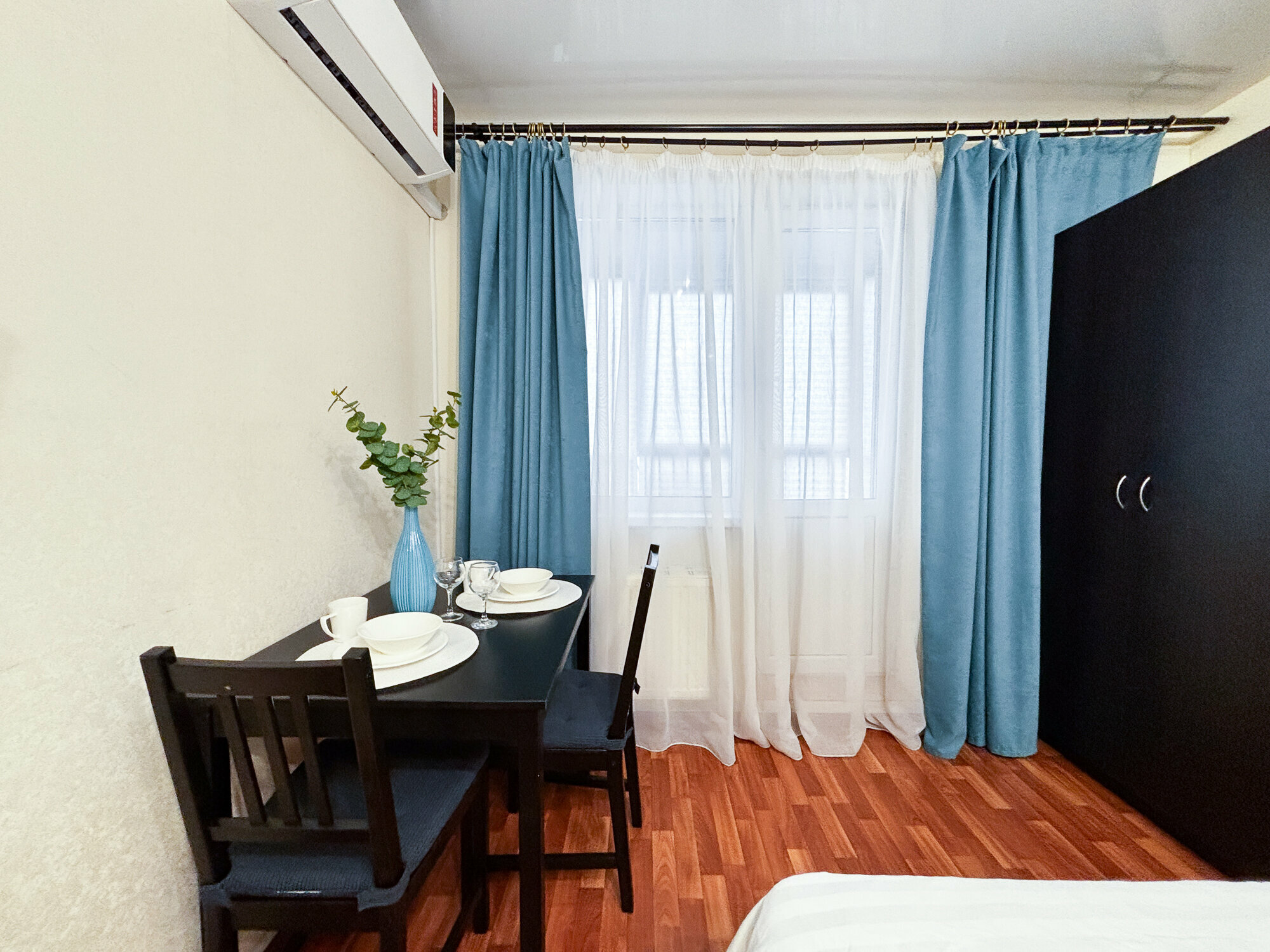 Номер-студия с кроватью размера "king-size" и диван-кроватью