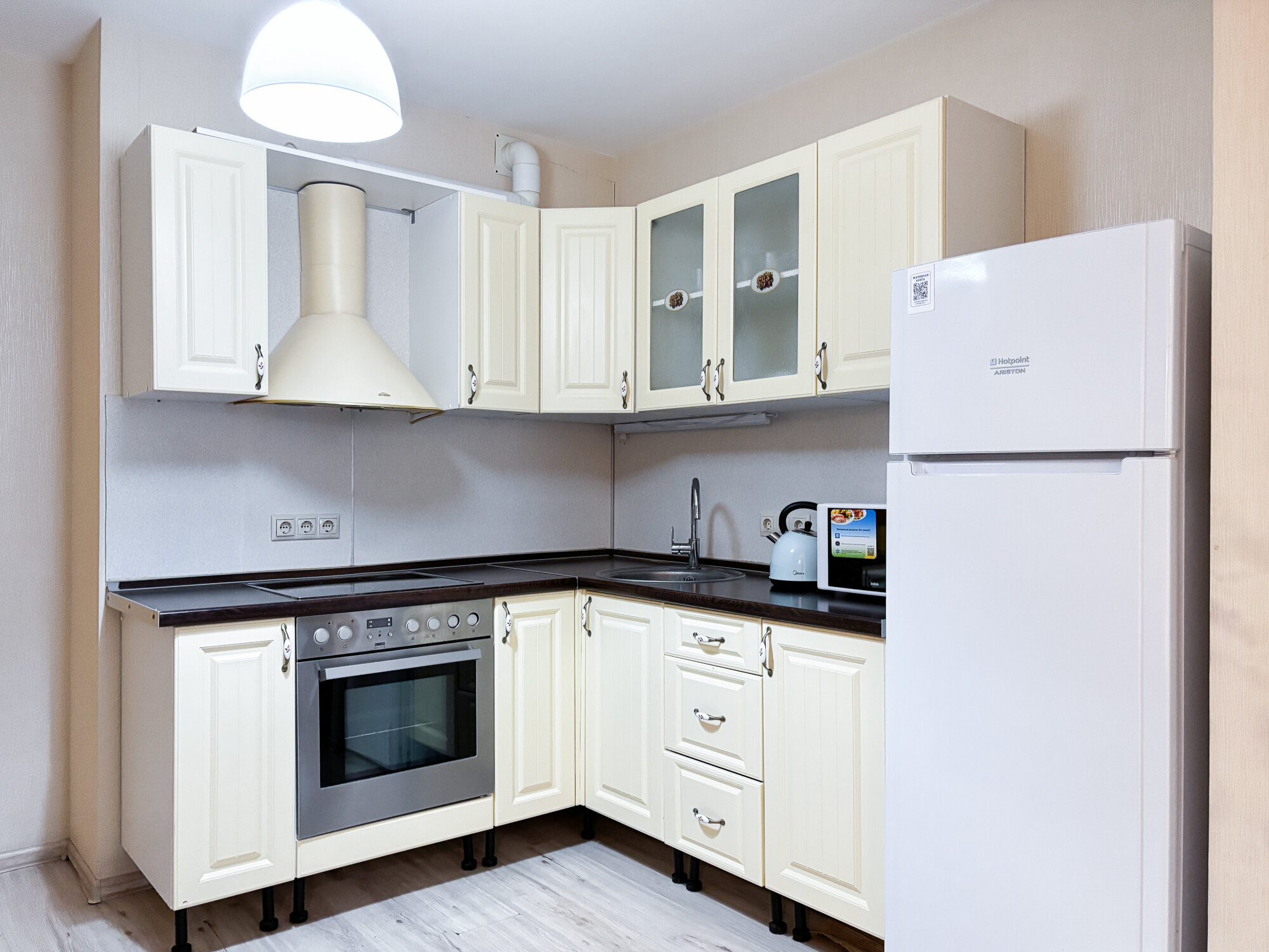 Номер-студия с кроватью размера "king-size" и диван-кроватью