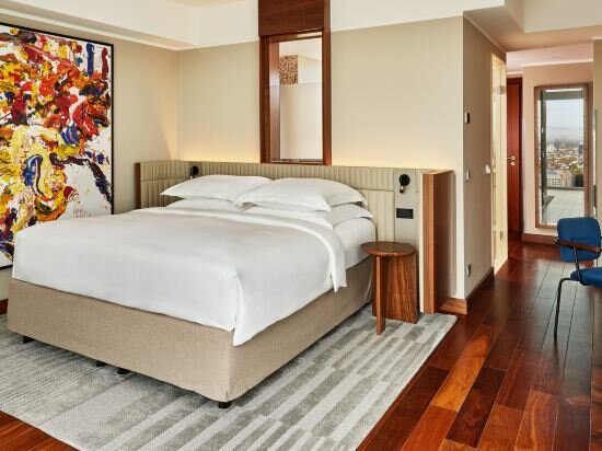 Deluxe Panoramic King Room Non Smoking